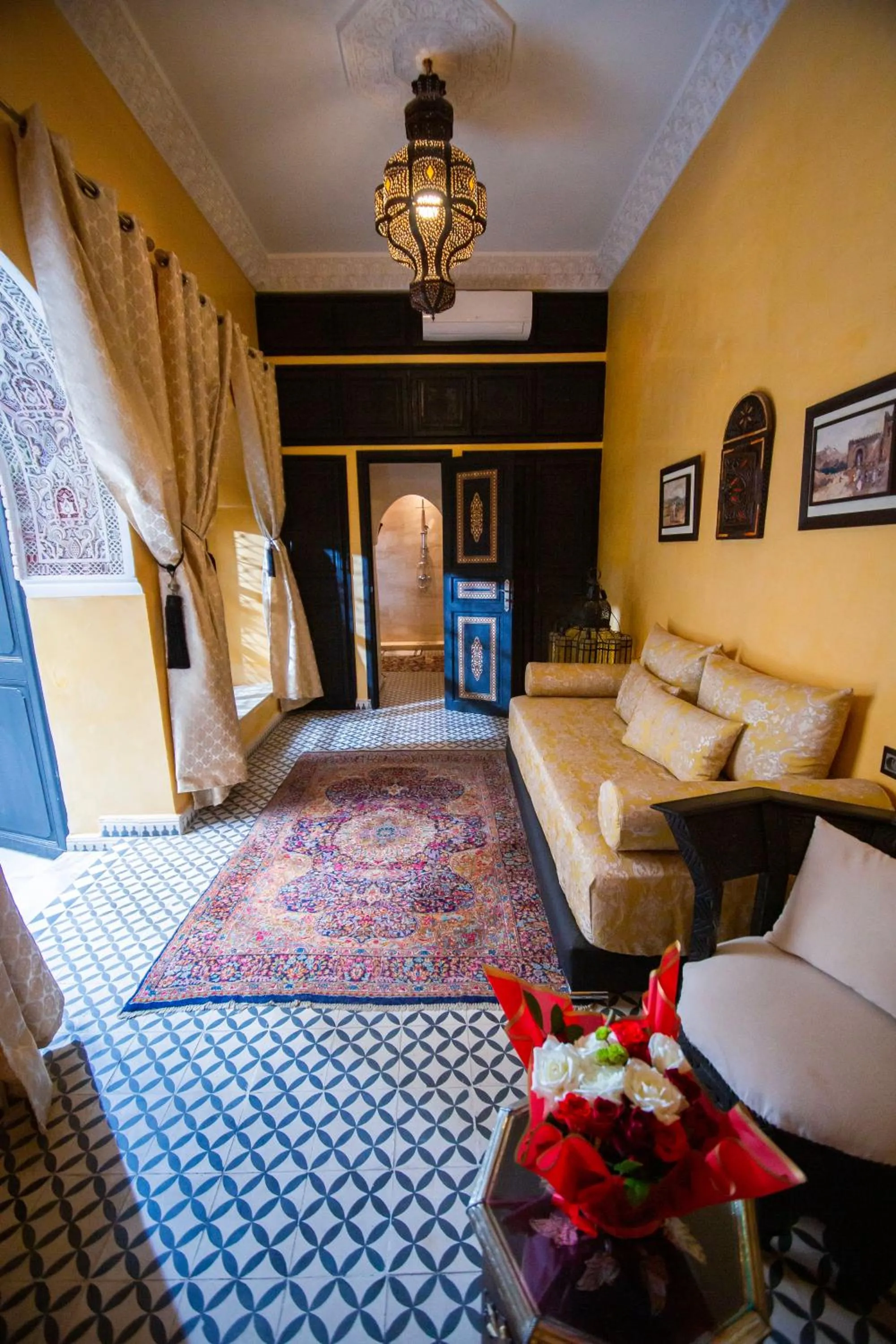 Bed in Riad Ta'achchaqa