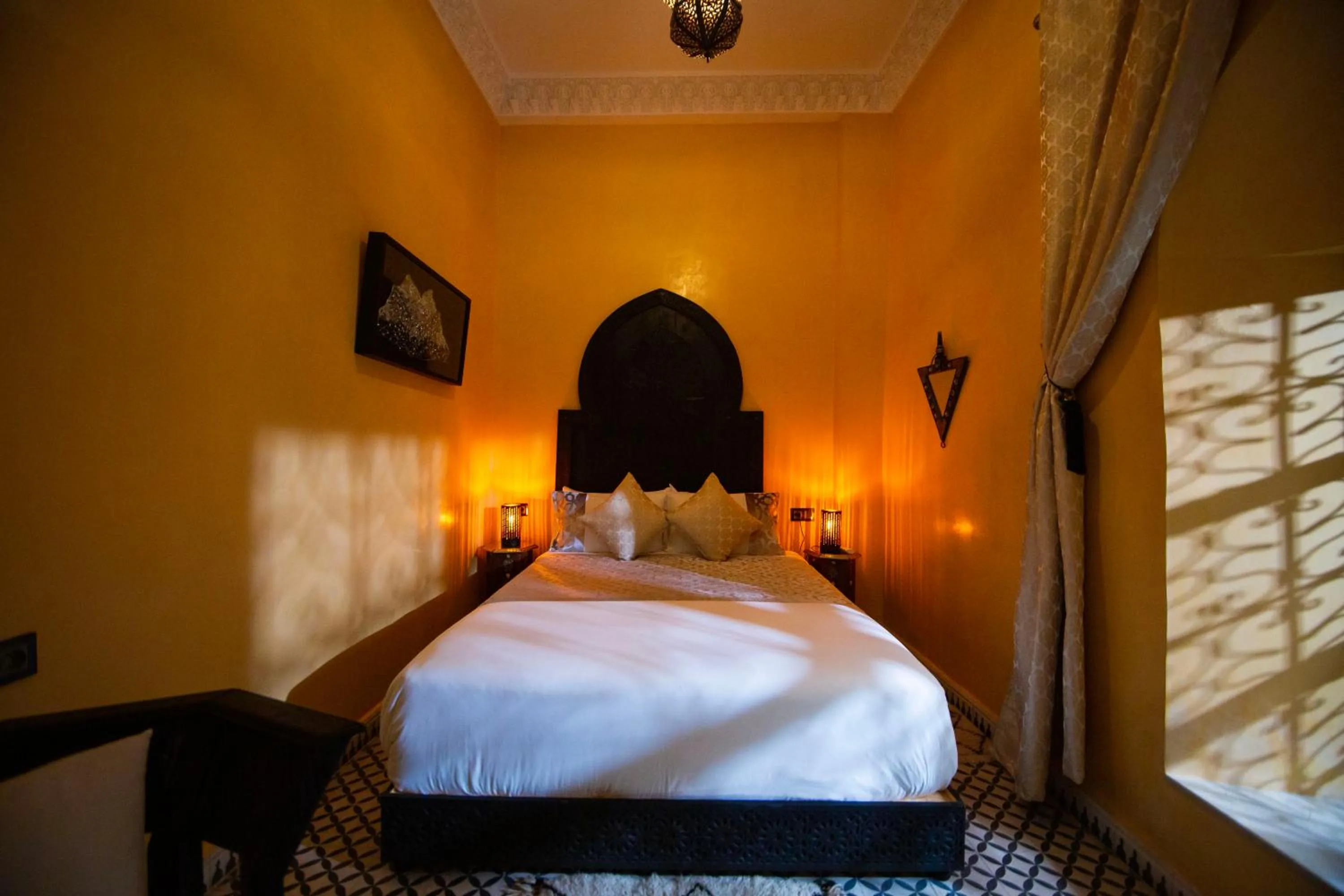 Bed in Riad Ta'achchaqa