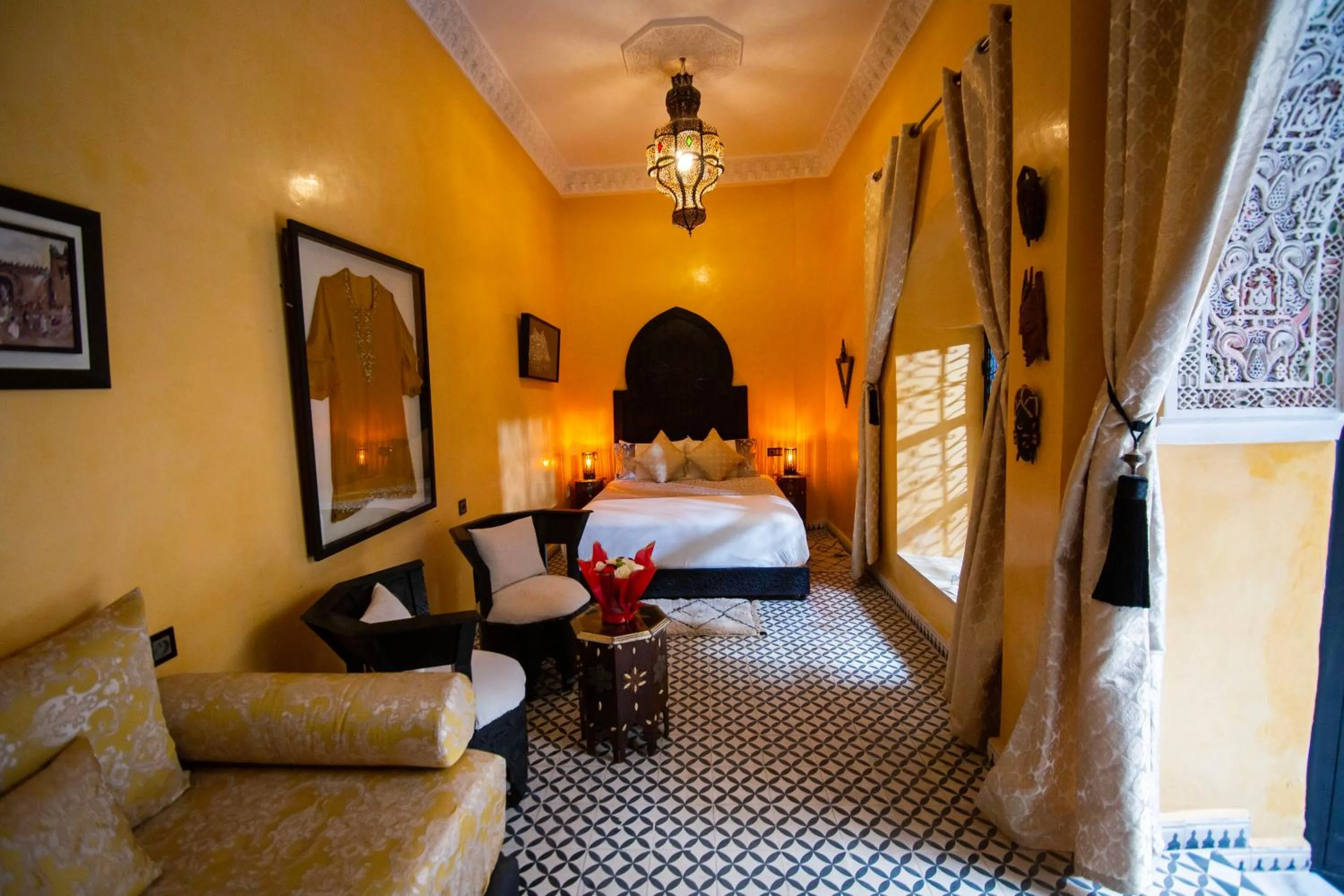 Photo of the whole room, Bed in Riad Ta'achchaqa