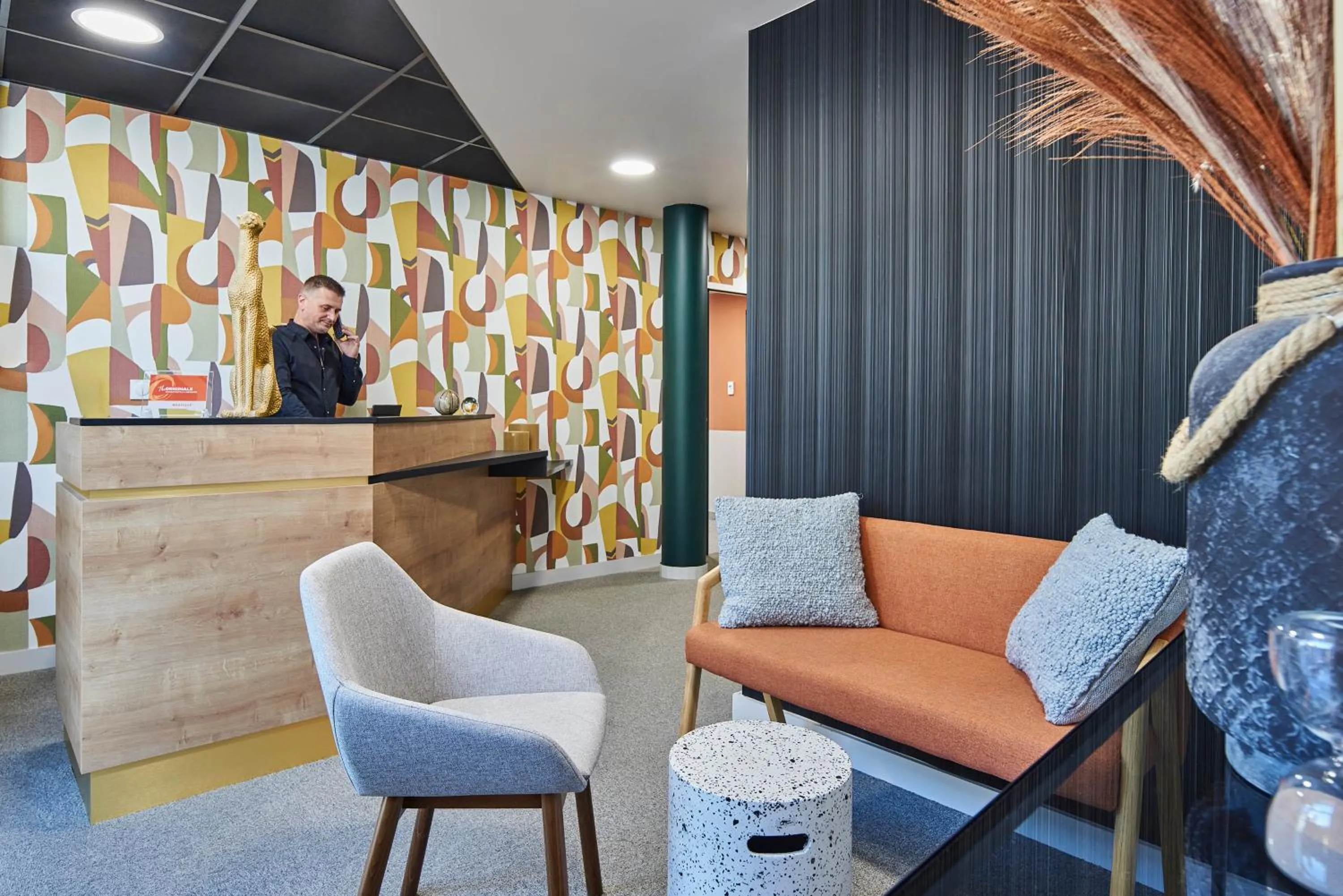 Lobby or reception in Originals Boutique, Hôtel Larivaut, Puy-Guillaume