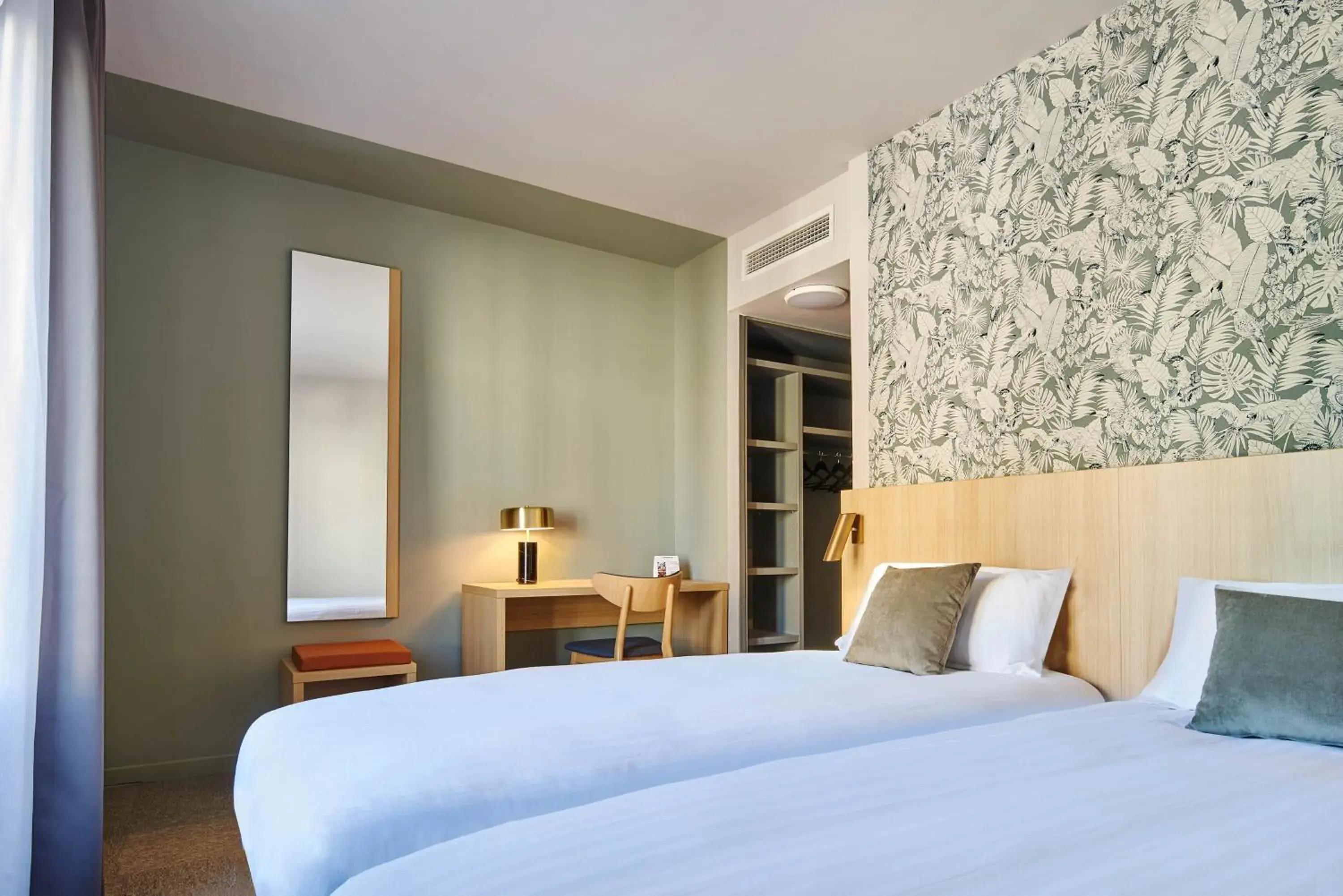 Photo of the whole room, Bed in Originals Boutique, Hôtel Larivaut, Puy-Guillaume Photo of the whole room, Bed in Originals Boutique, Hôtel Larivaut, Puy-Guillaume