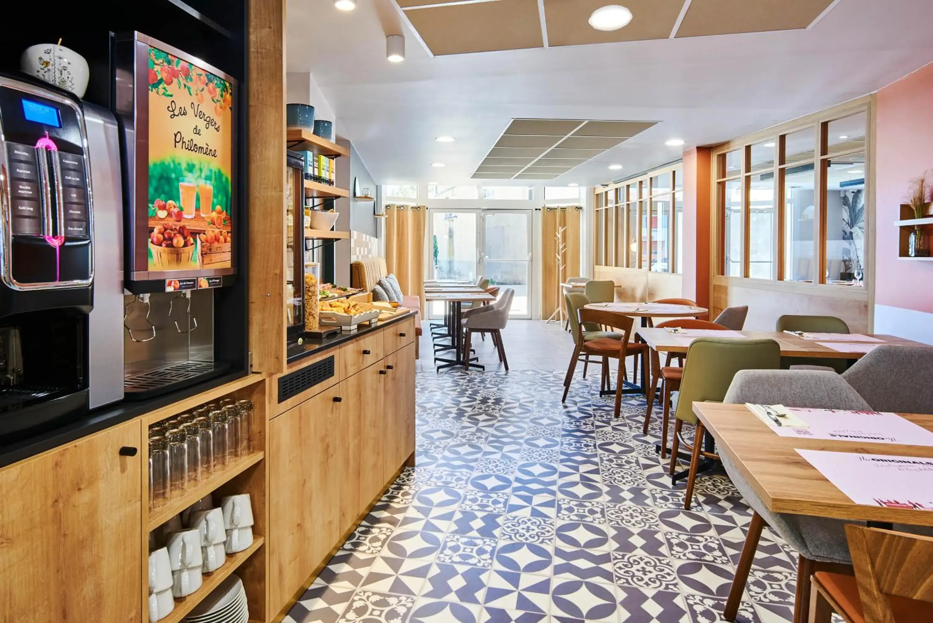 Restaurant/places to eat in Originals Boutique, Hôtel Larivaut, Puy-Guillaume Restaurant/places to eat in Originals Boutique, Hôtel Larivaut, Puy-Guillaume