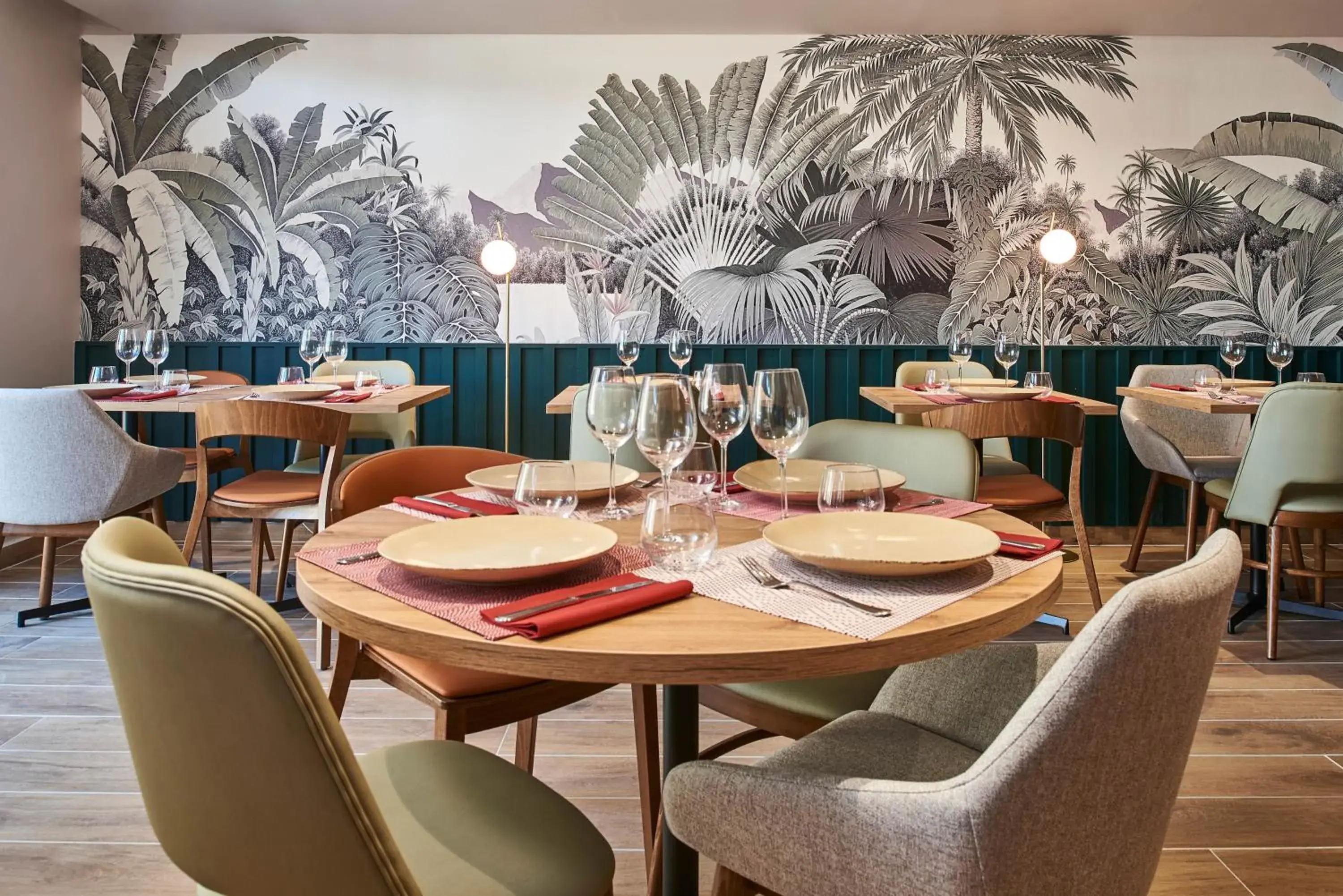 Restaurant/places to eat in Originals Boutique, Hôtel Larivaut, Puy-Guillaume Restaurant/places to eat in Originals Boutique, Hôtel Larivaut, Puy-Guillaume