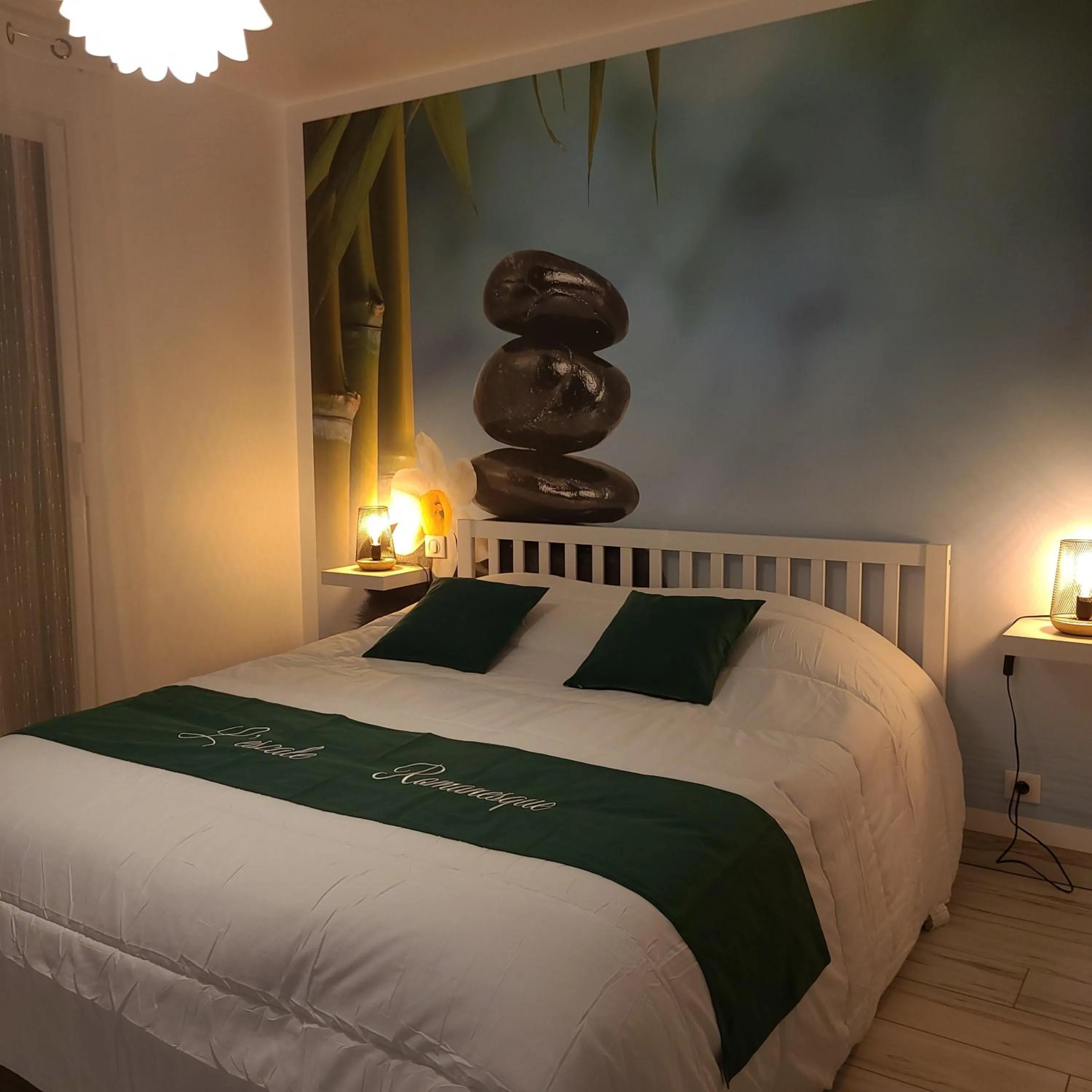 Bed in L'escale Romanesque