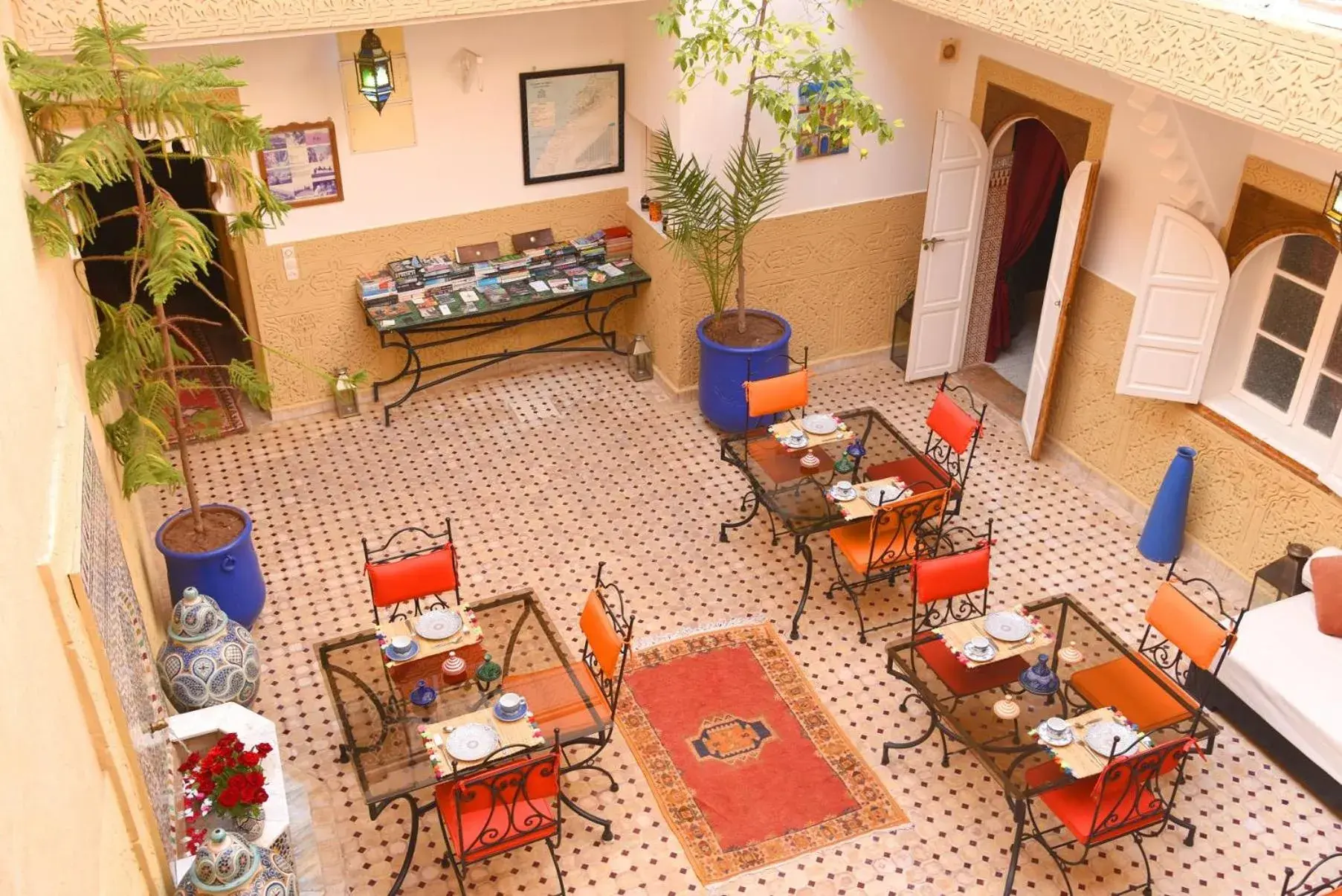 Restaurant/places to eat in Riad Shaden Restaurant/places to eat in Riad Shaden