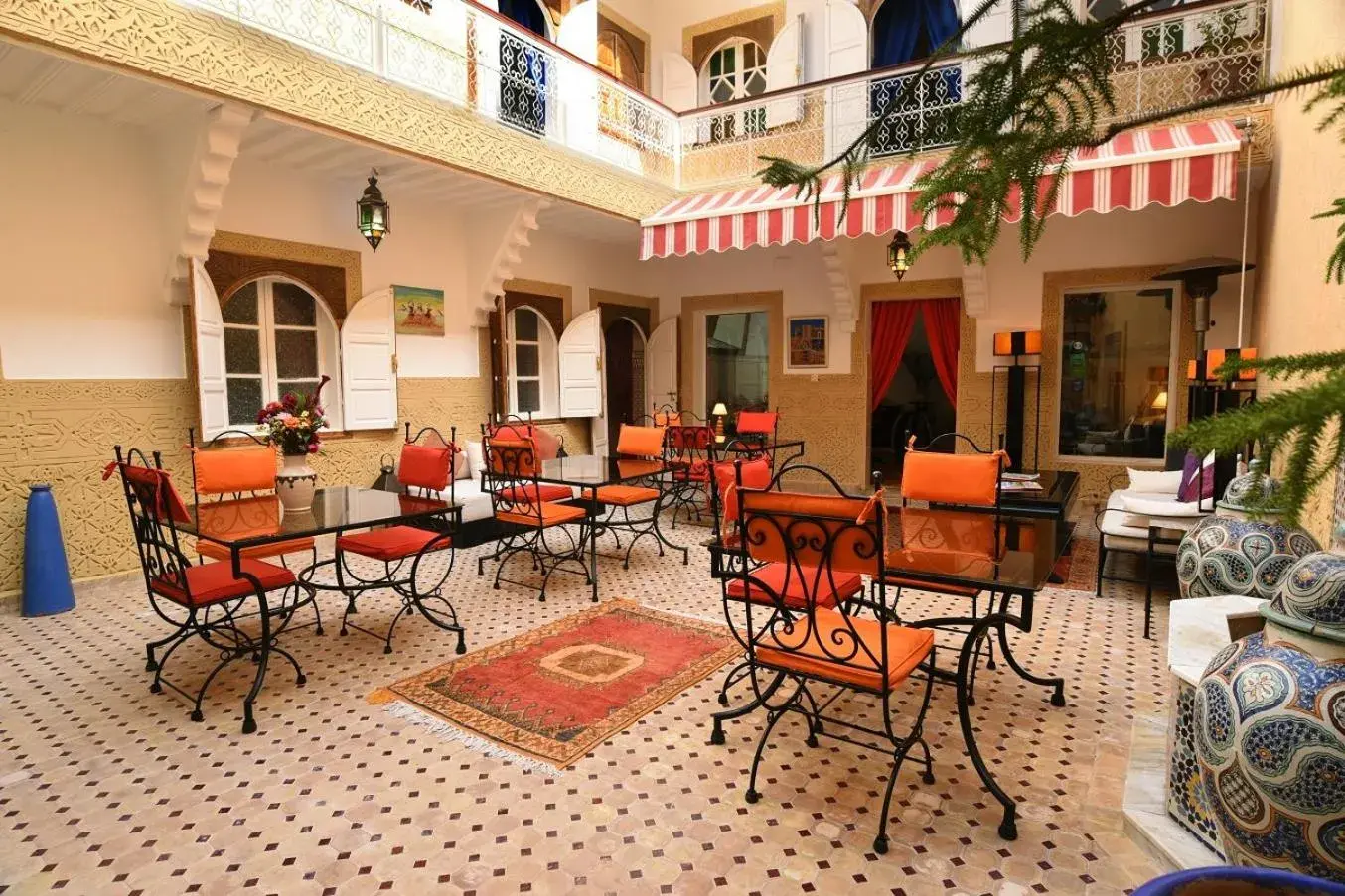 Restaurant/places to eat in Riad Shaden Restaurant/places to eat in Riad Shaden