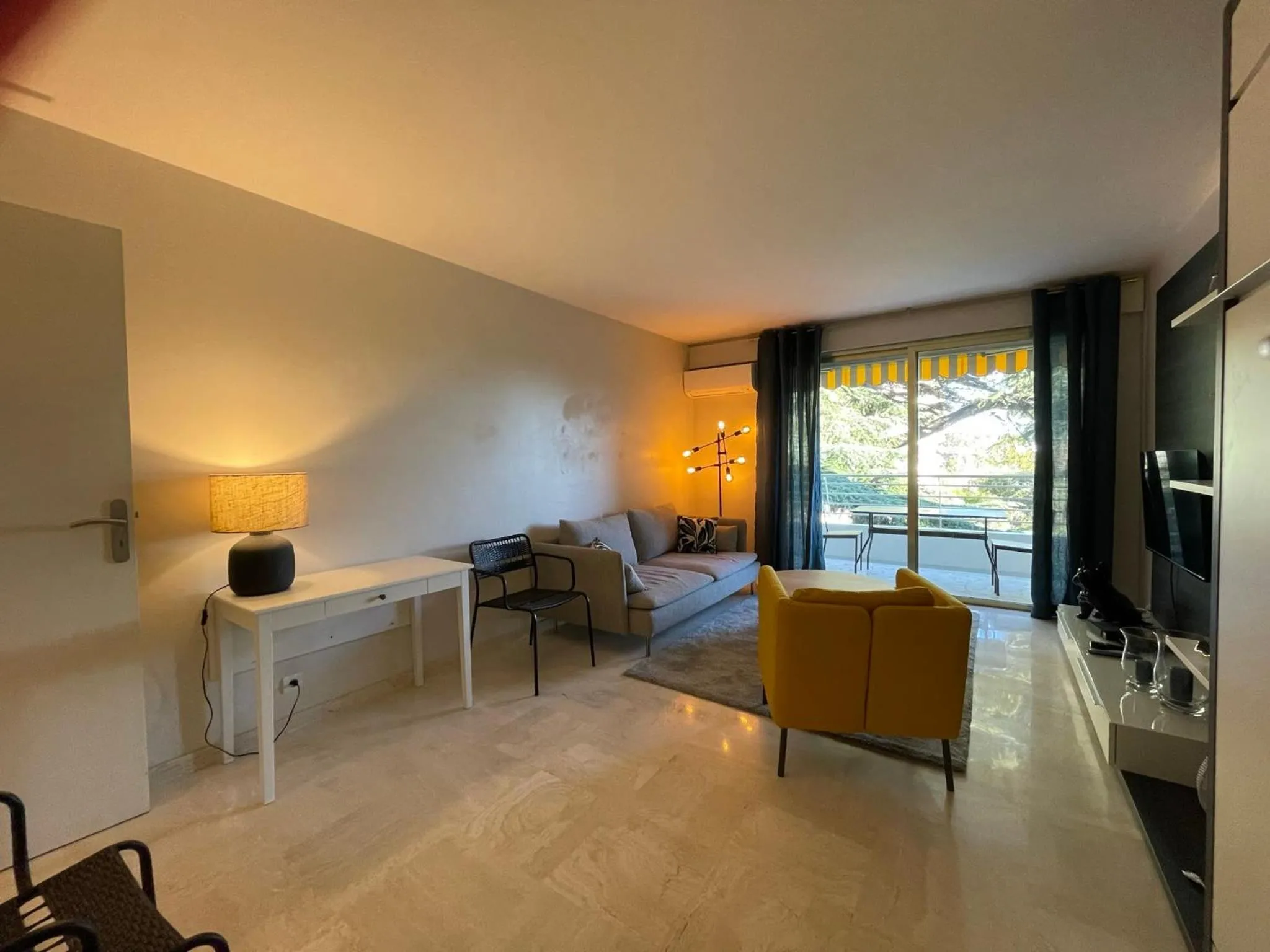C012-Appartement confortable avec piscine, tennis et grand parc