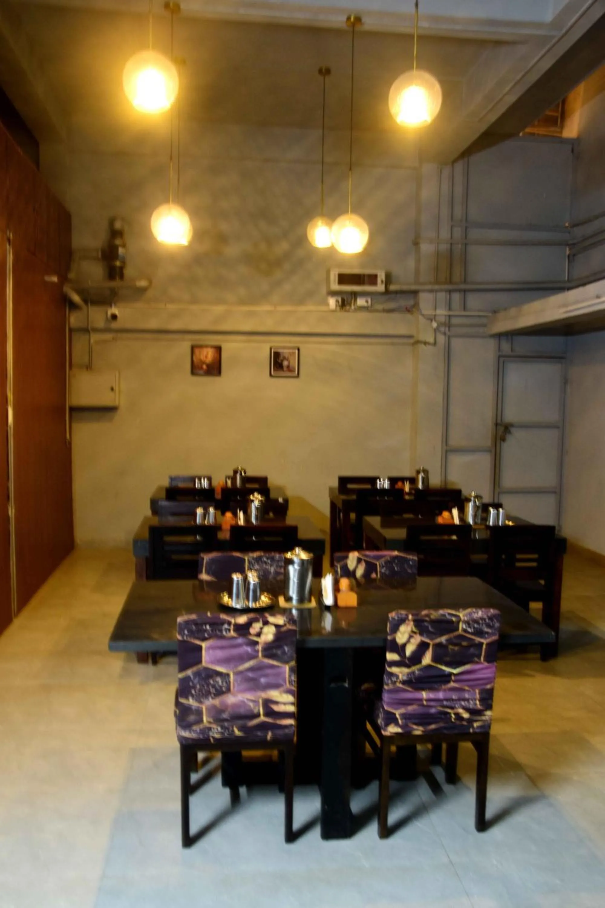 Restaurant/places to eat in Vanam Holidays