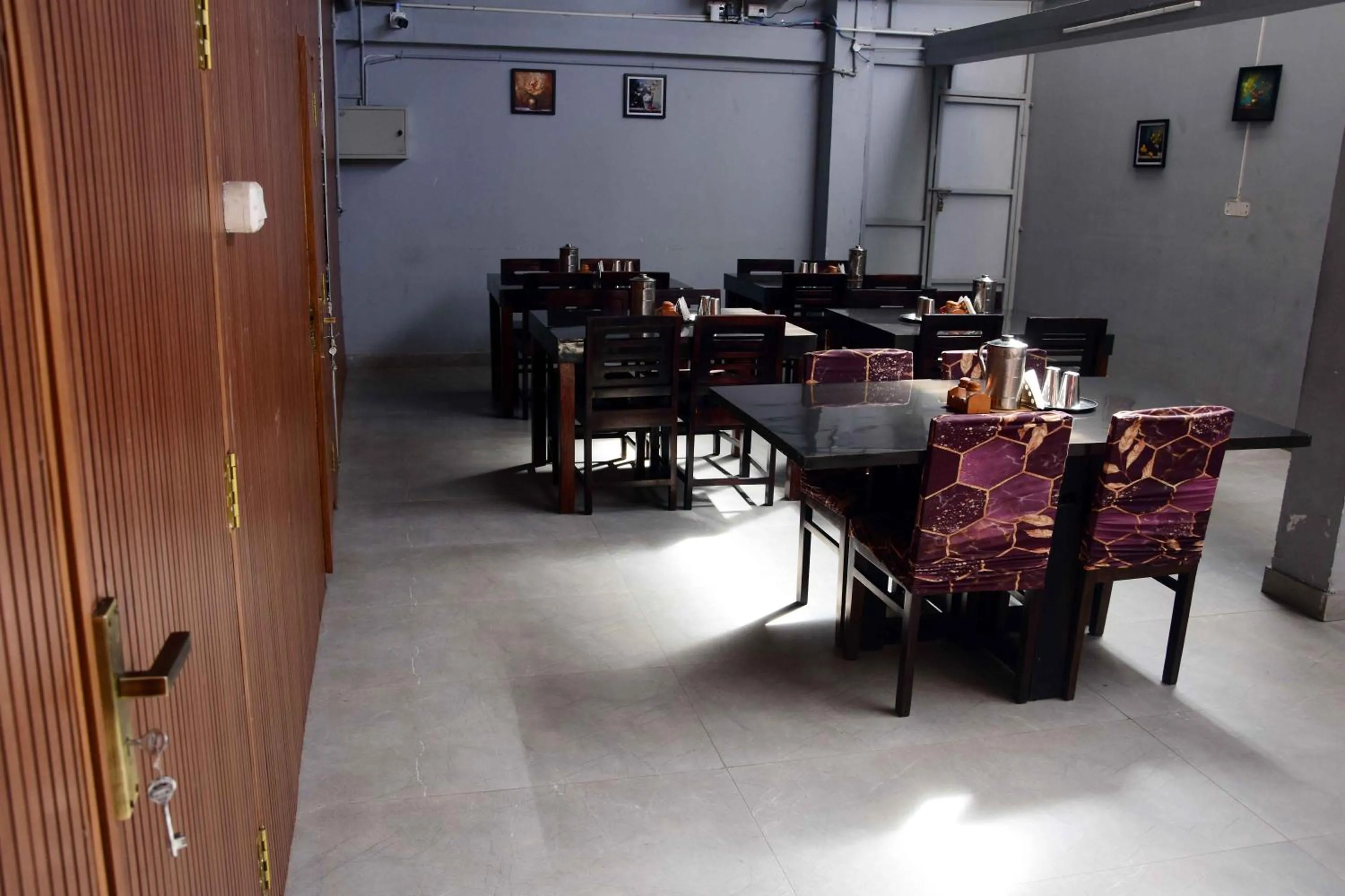 Restaurant/places to eat in Vanam Holidays