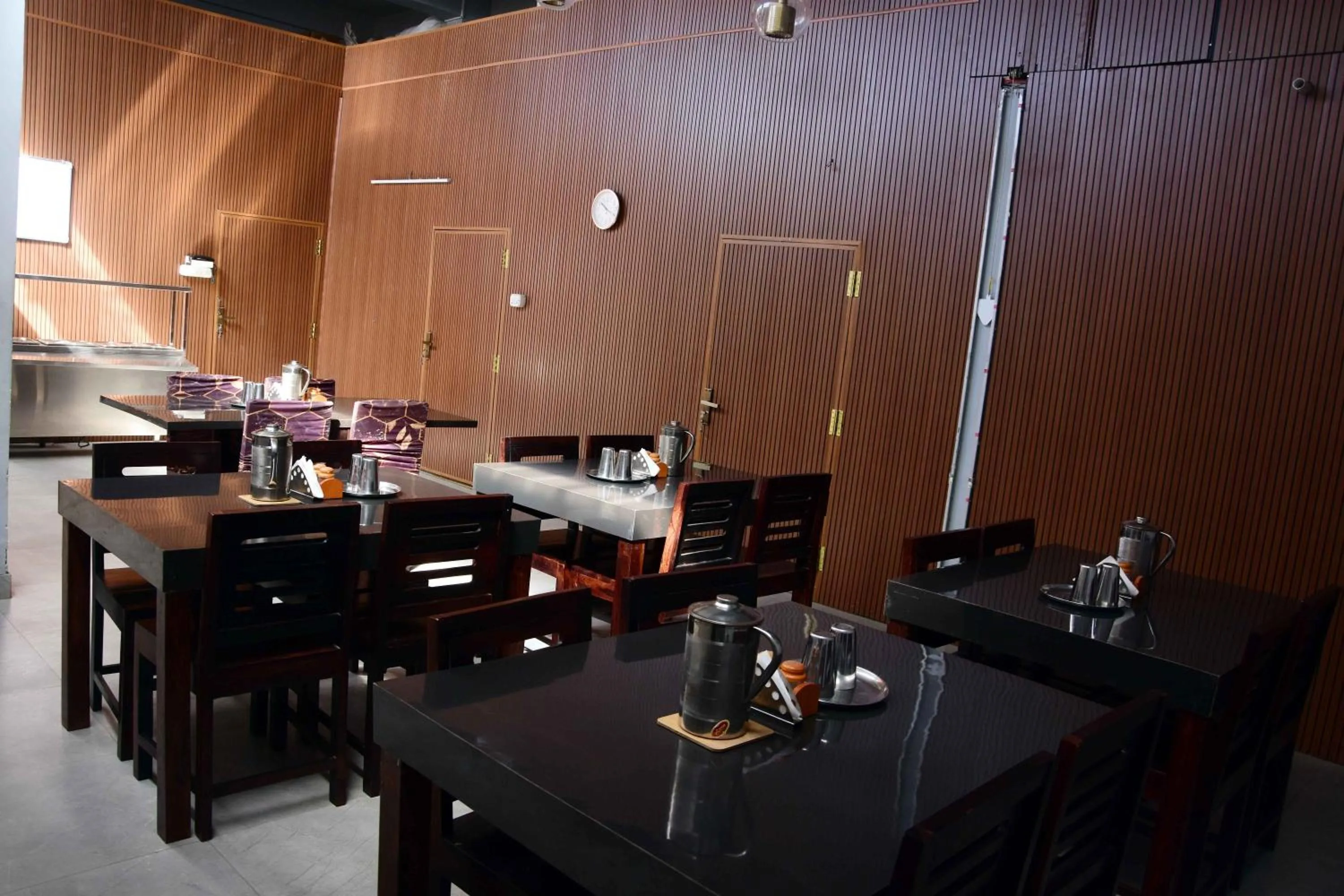 Restaurant/places to eat in Vanam Holidays