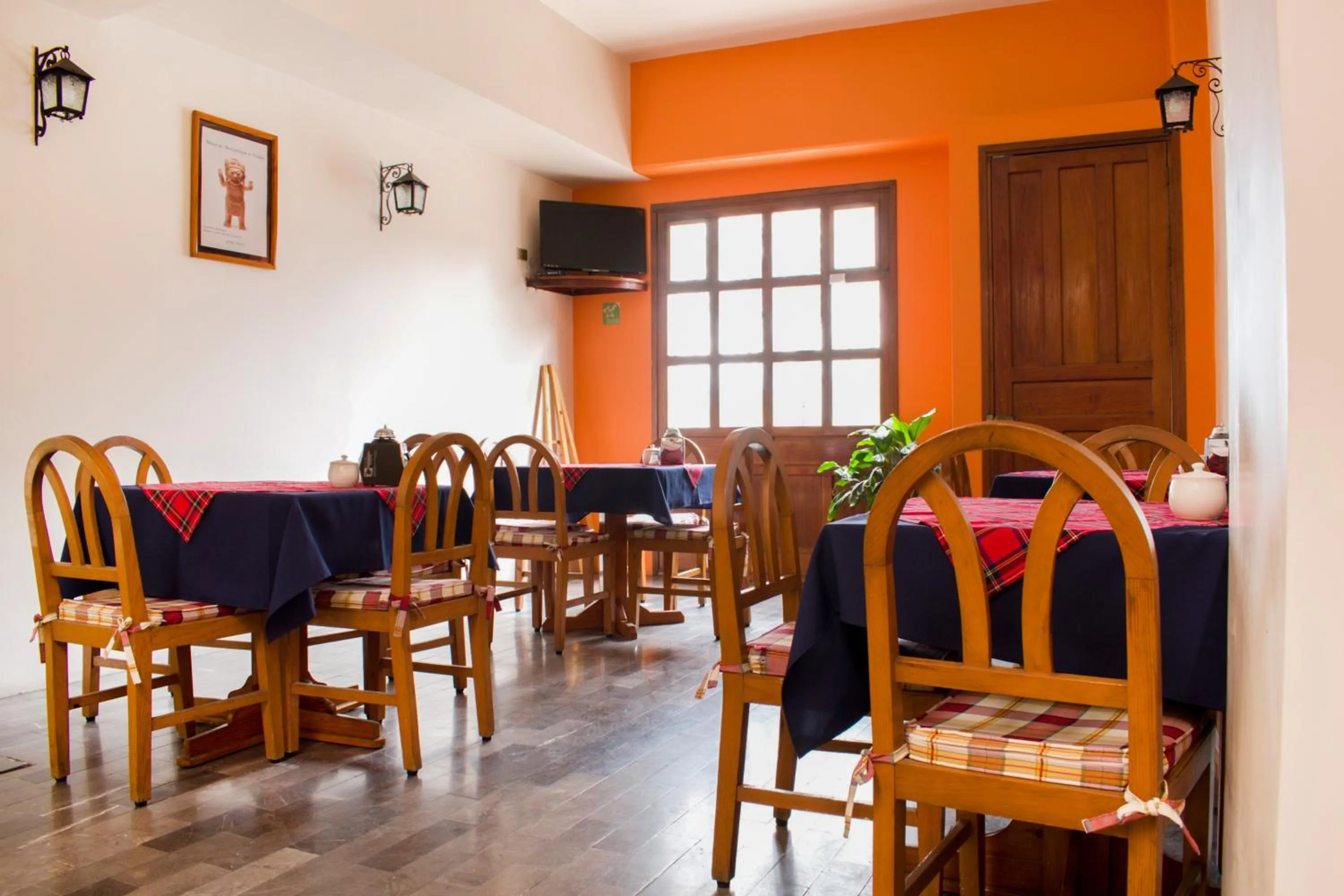 Restaurant/places to eat in OYO Hotel Museo