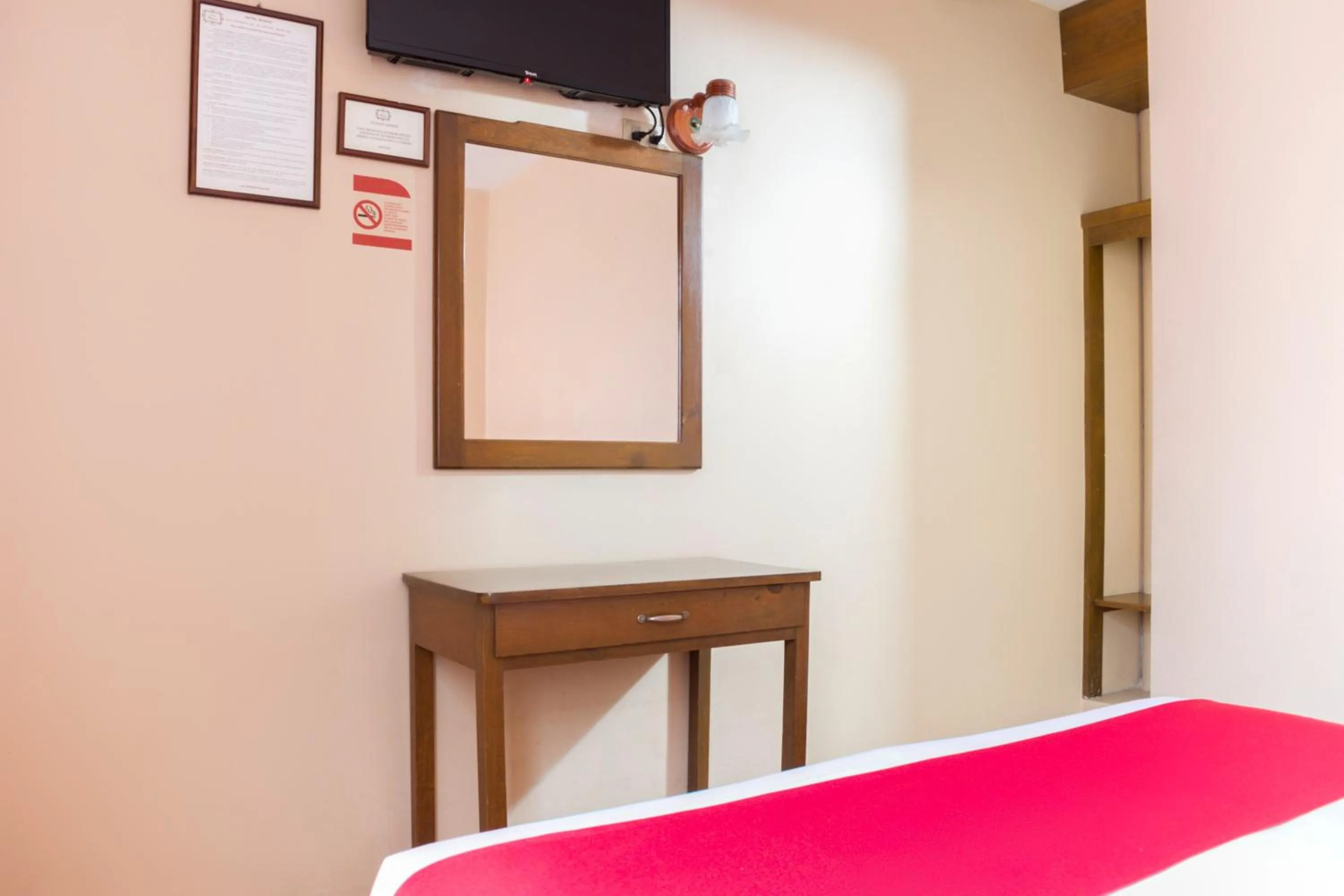 Bedroom, Bed in OYO Hotel Museo