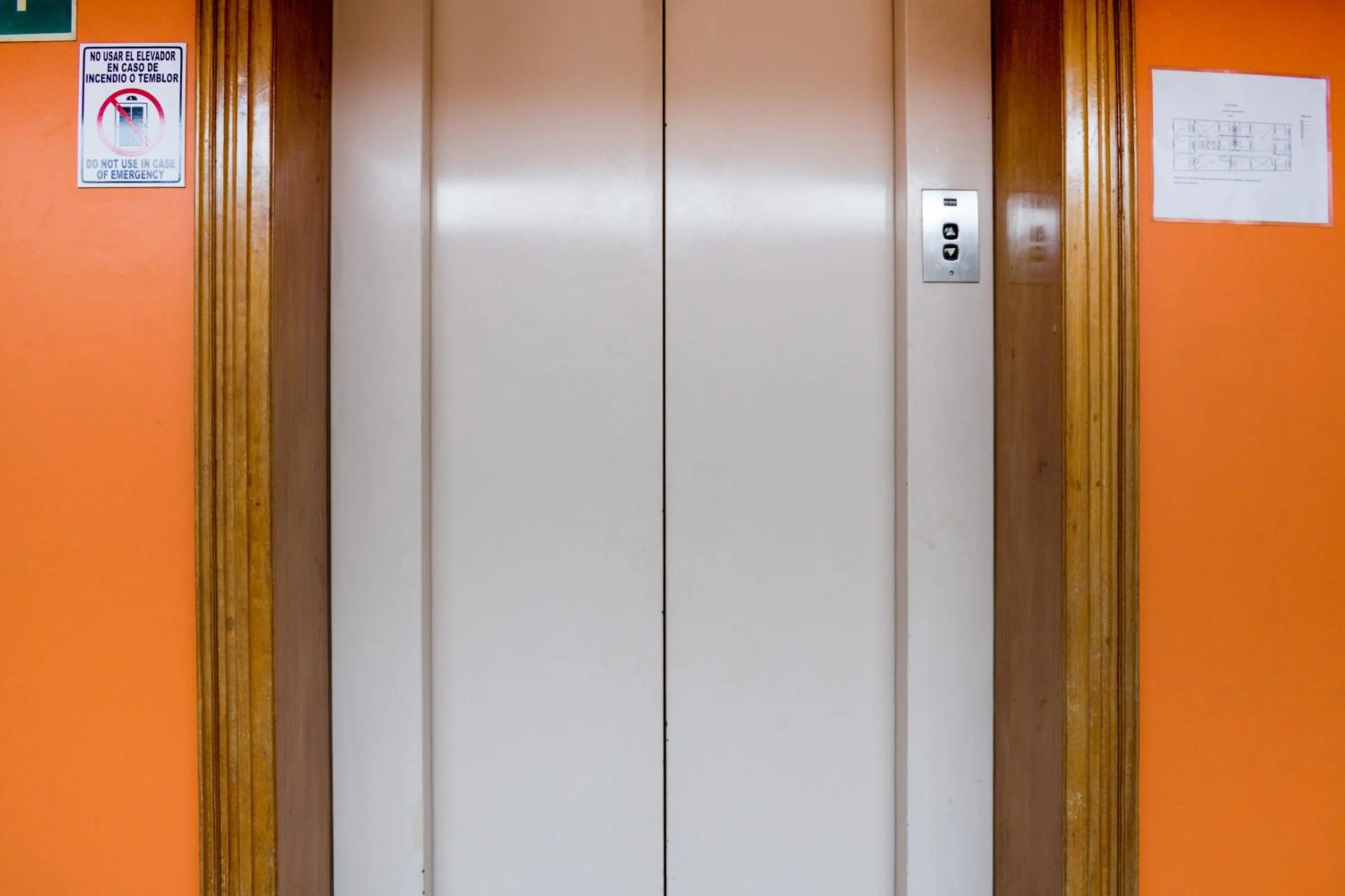 elevator in OYO Hotel Museo