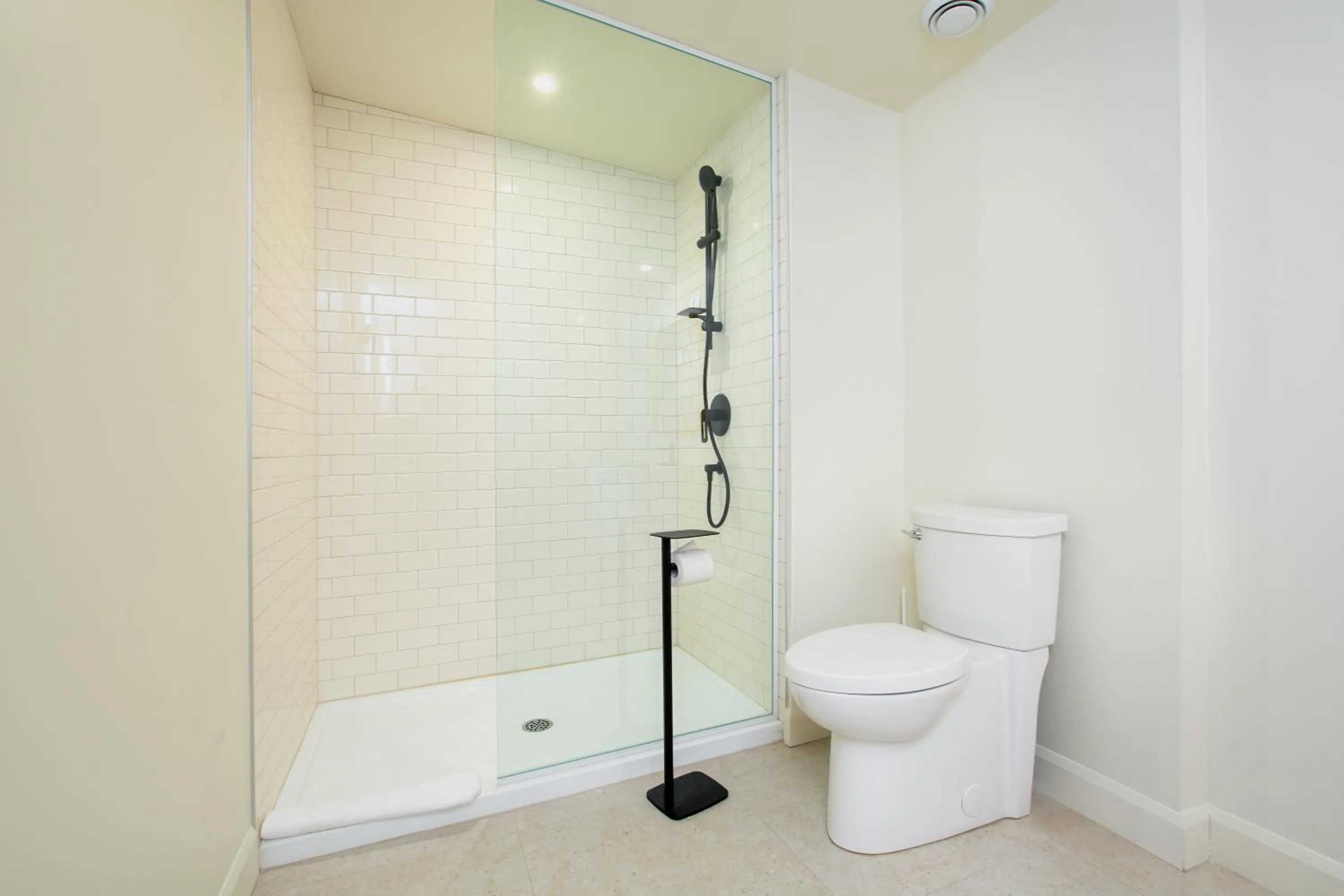 Shower in Les Lofts de la Barricade - Par les Lofts Vieux-Québec