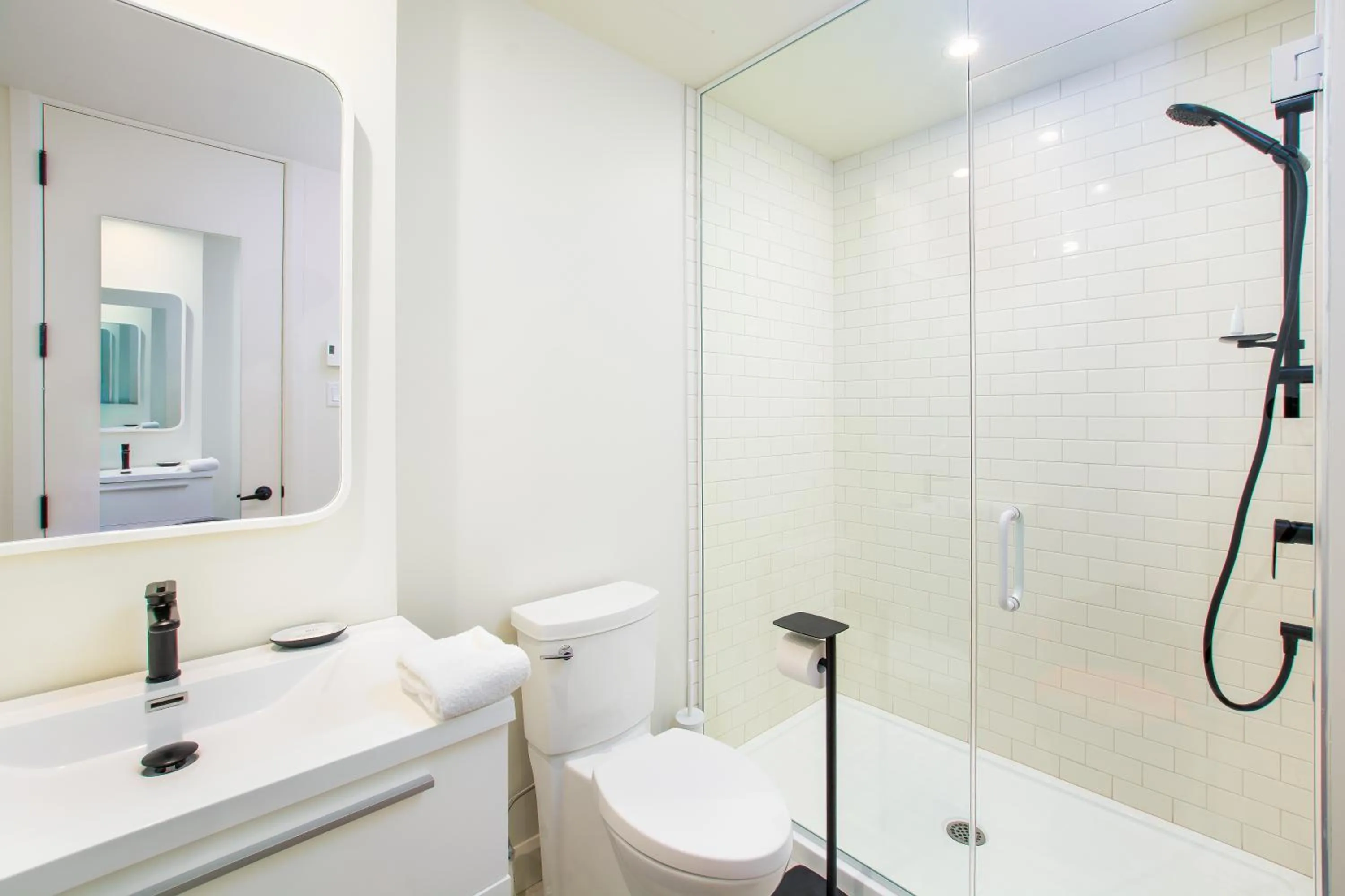 Shower in Les Lofts de la Barricade - Par les Lofts Vieux-Québec