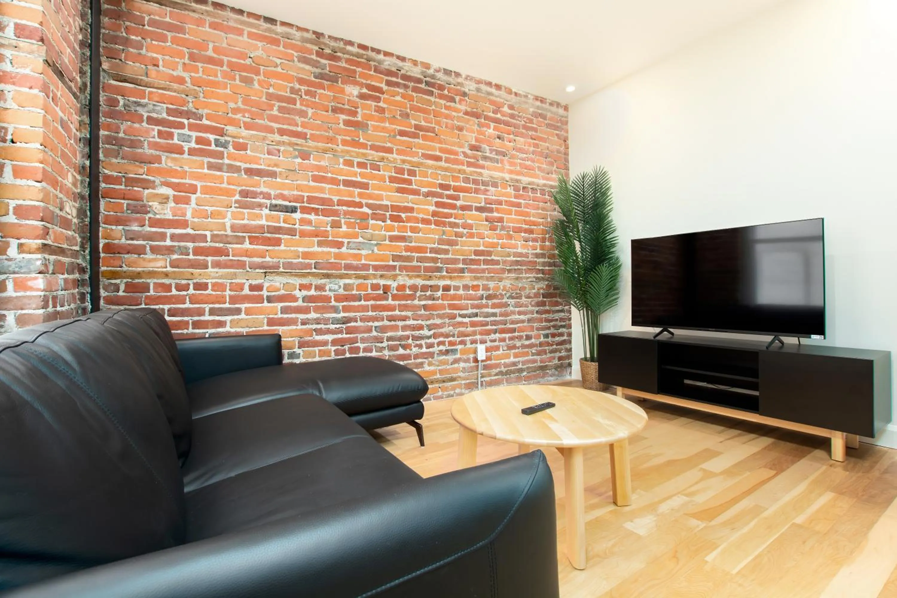 Communal lounge/ TV room in Les Lofts de la Barricade - Par les Lofts Vieux-Québec