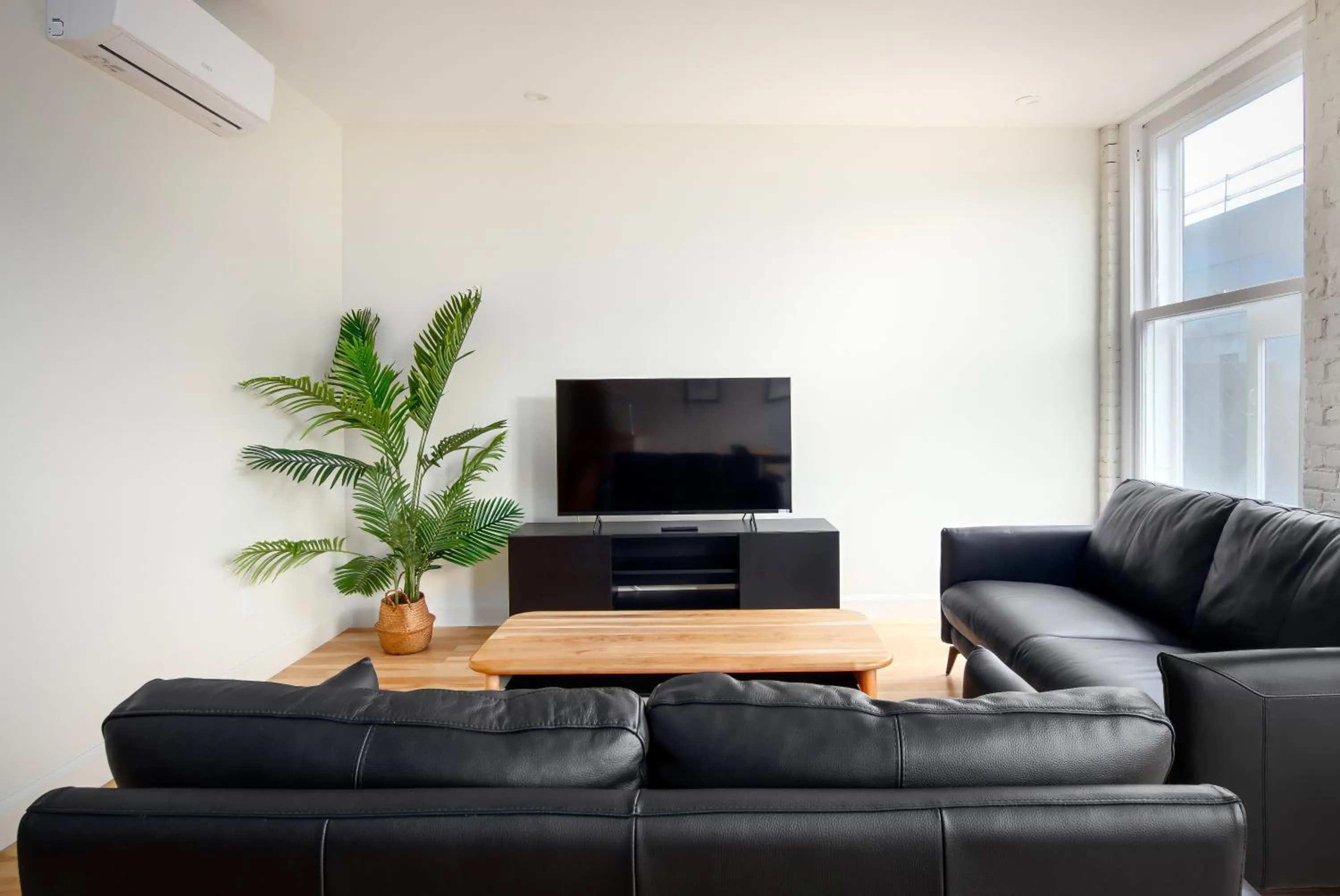 Communal lounge/ TV room in Les Lofts de la Barricade - Par les Lofts Vieux-Québec