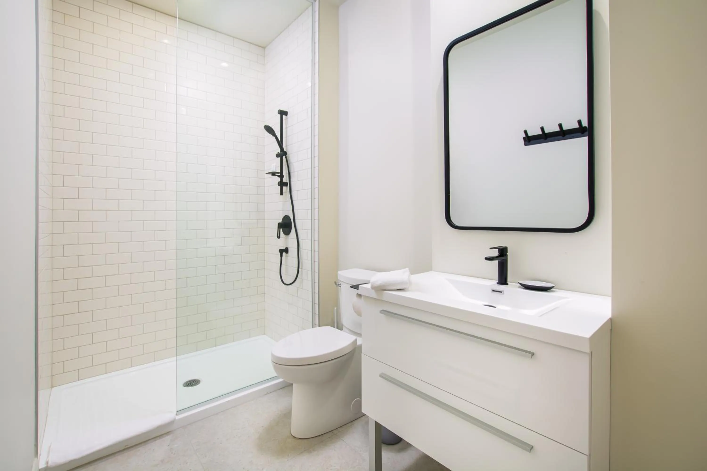 Shower in Les Lofts de la Barricade - Par les Lofts Vieux-Québec