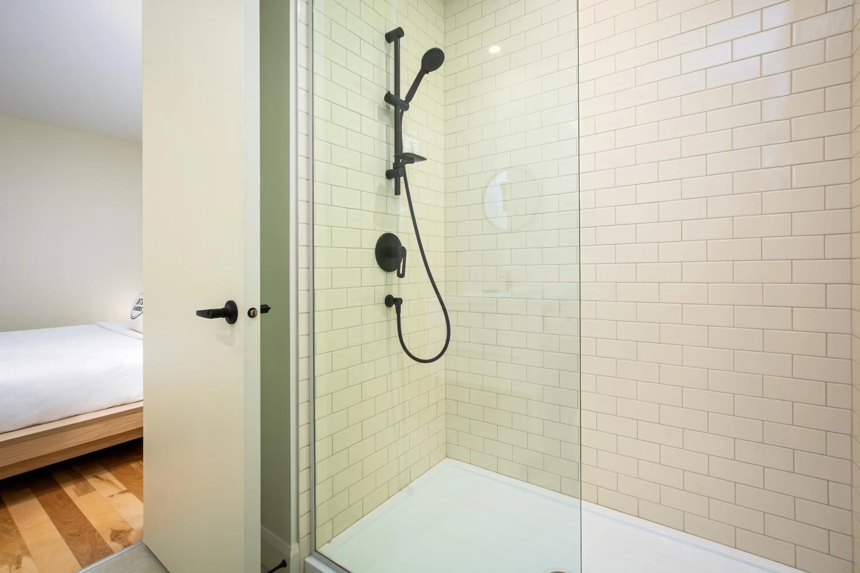 Shower in Les Lofts de la Barricade - Par les Lofts Vieux-Québec
