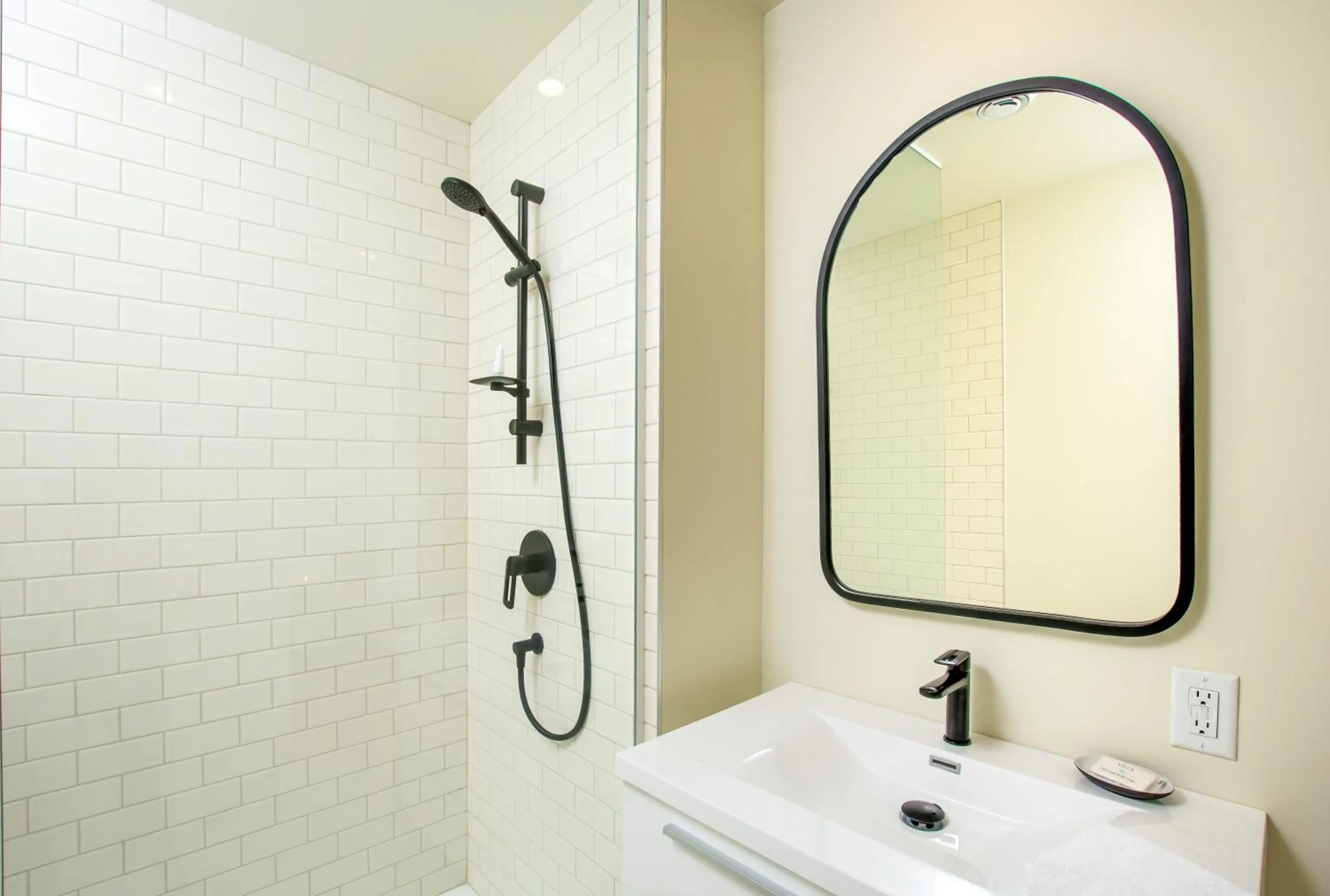 Shower in Les Lofts de la Barricade - Par les Lofts Vieux-Québec