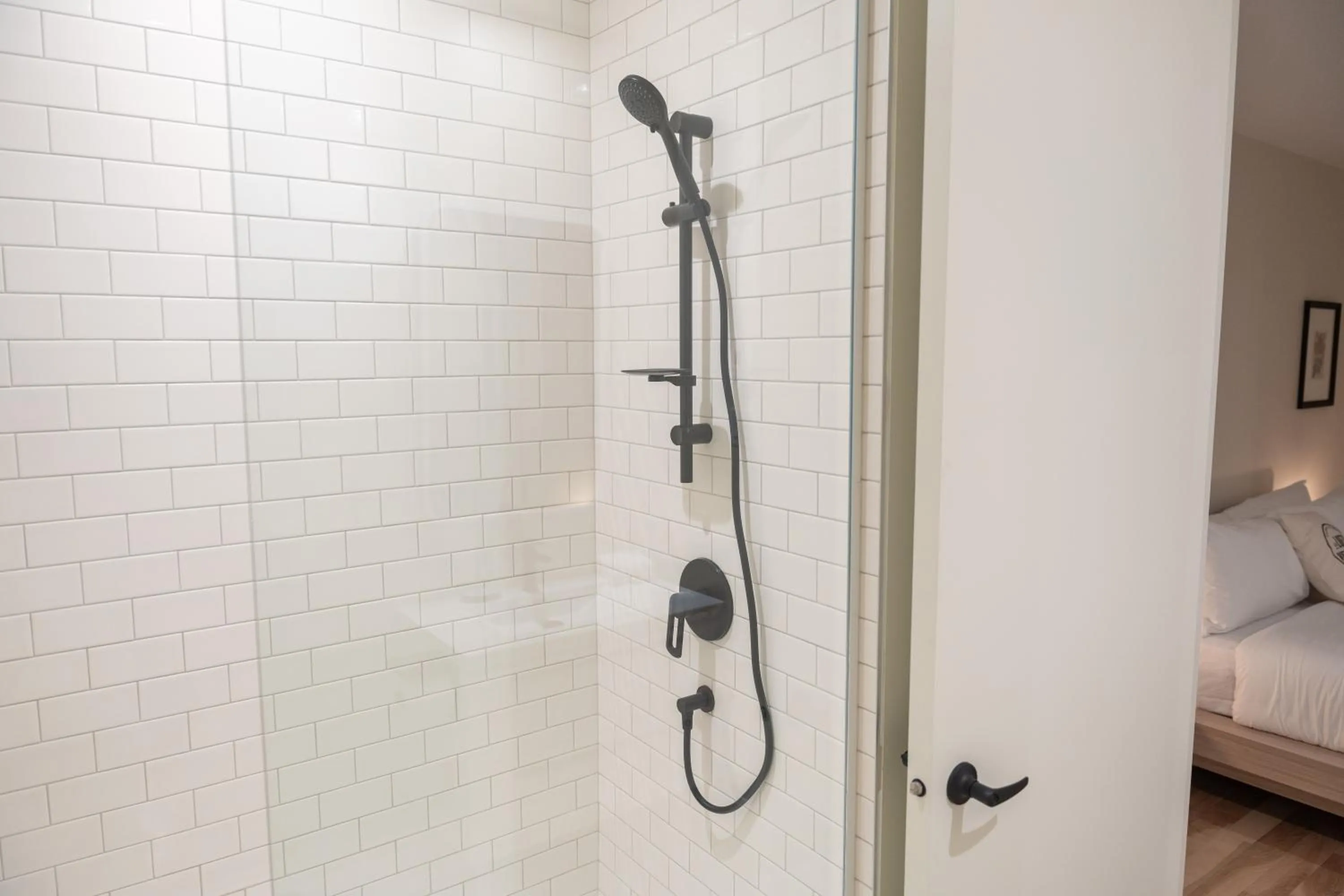 Shower in Les Lofts de la Barricade - Par les Lofts Vieux-Québec