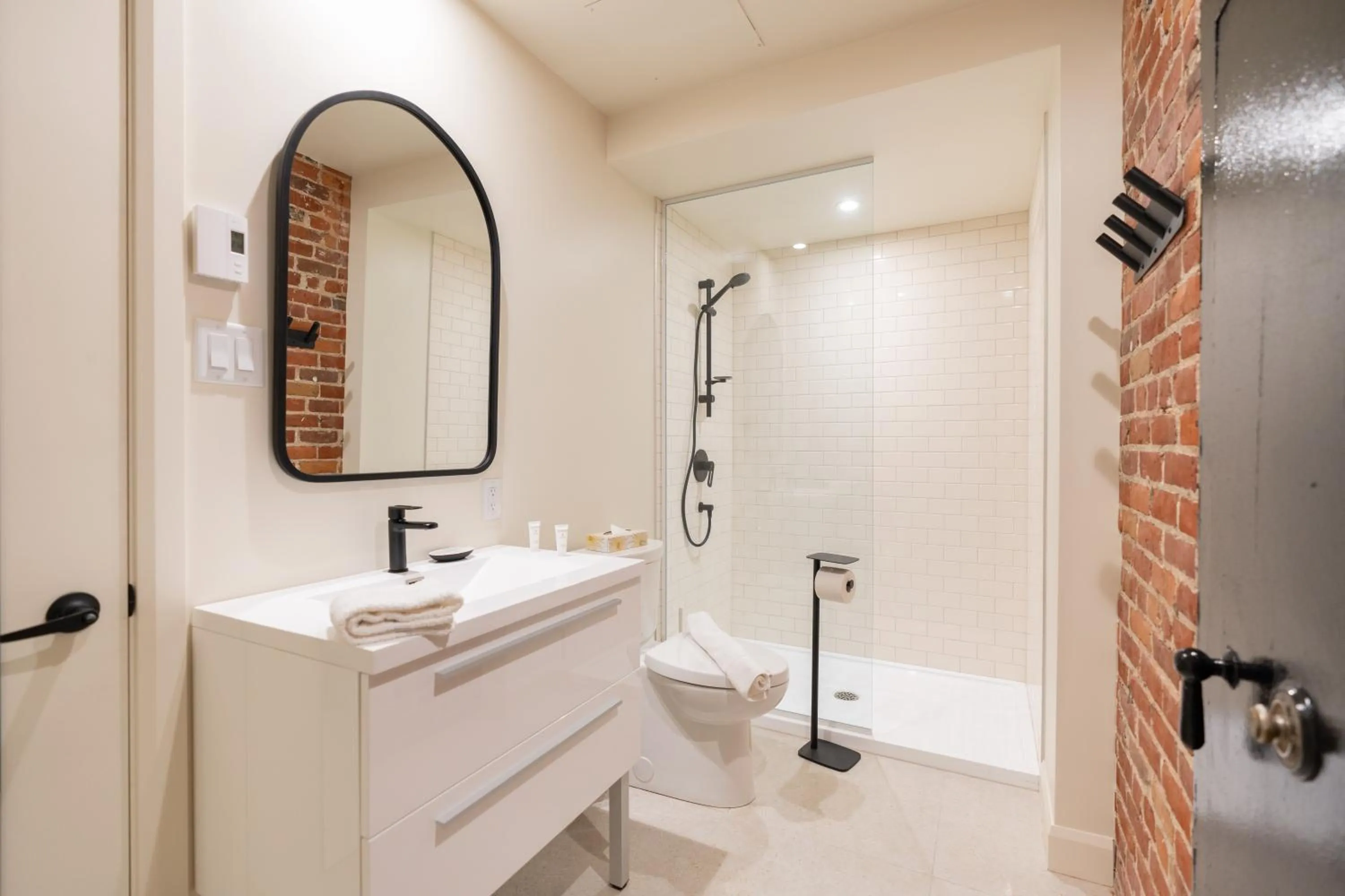 Shower in Les Lofts de la Barricade - Par les Lofts Vieux-Québec