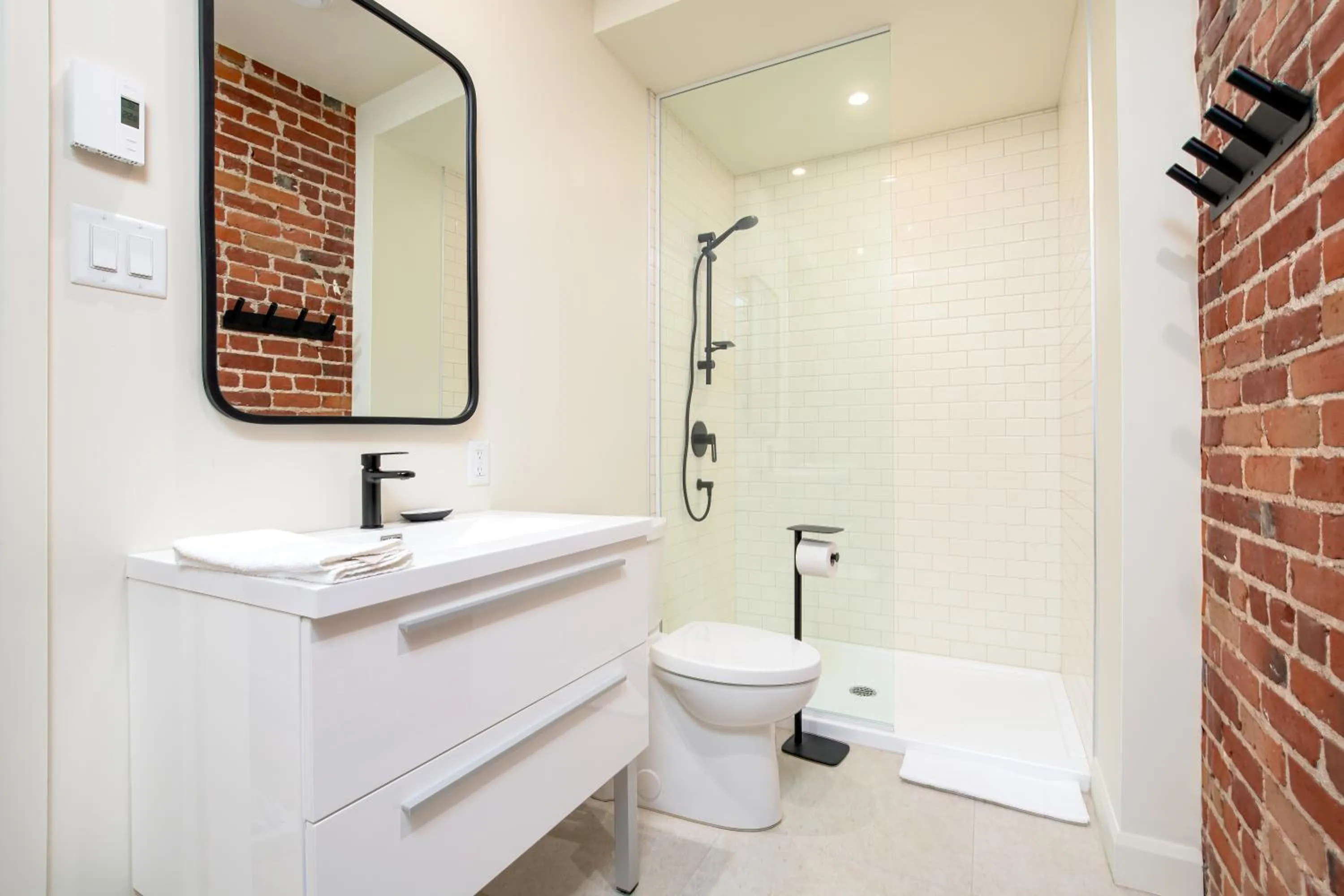 Shower in Les Lofts de la Barricade - Par les Lofts Vieux-Québec