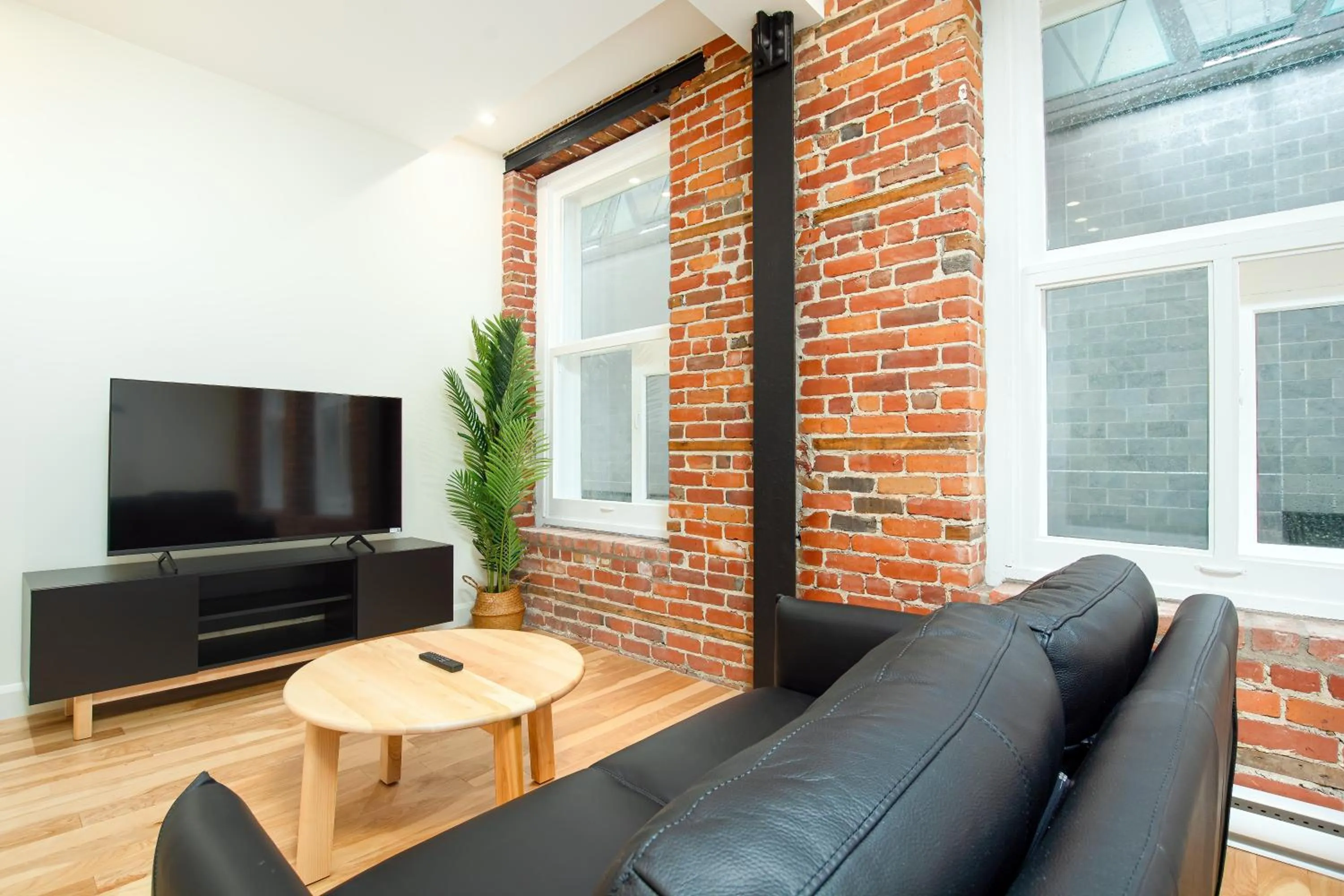 Communal lounge/ TV room in Les Lofts de la Barricade - Par les Lofts Vieux-Québec