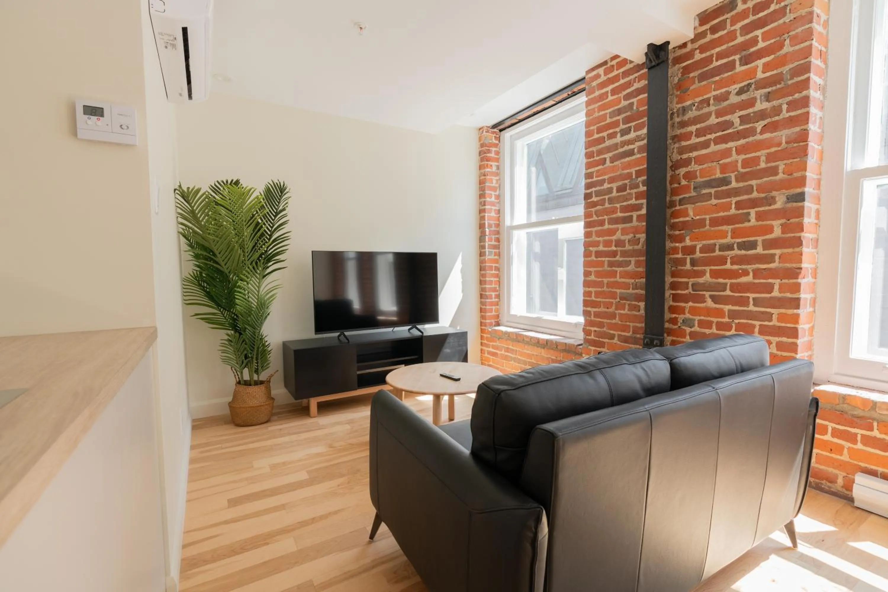 Communal lounge/ TV room in Les Lofts de la Barricade - Par les Lofts Vieux-Québec