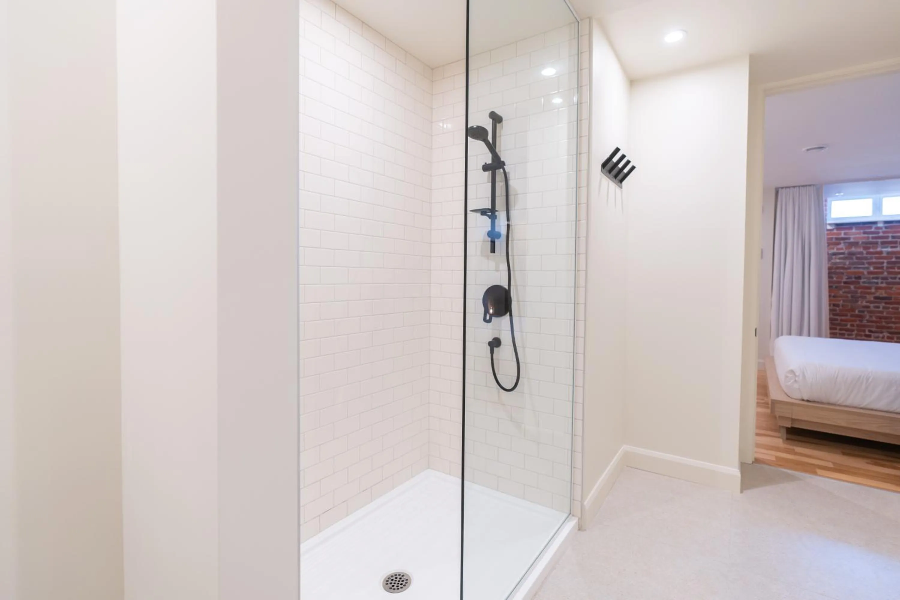 Shower in Les Lofts de la Barricade - Par les Lofts Vieux-Québec
