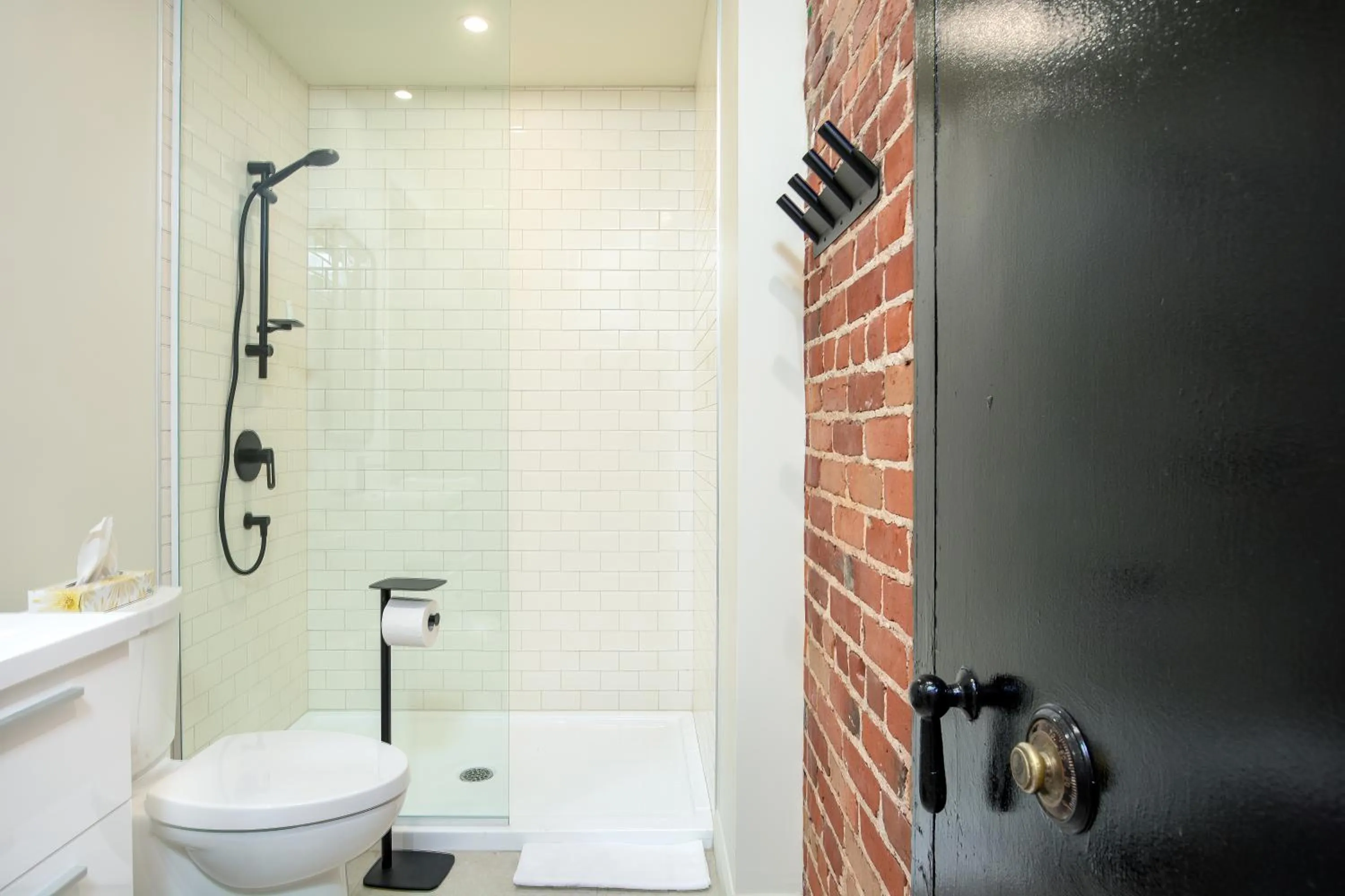 Shower in Les Lofts de la Barricade - Par les Lofts Vieux-Québec