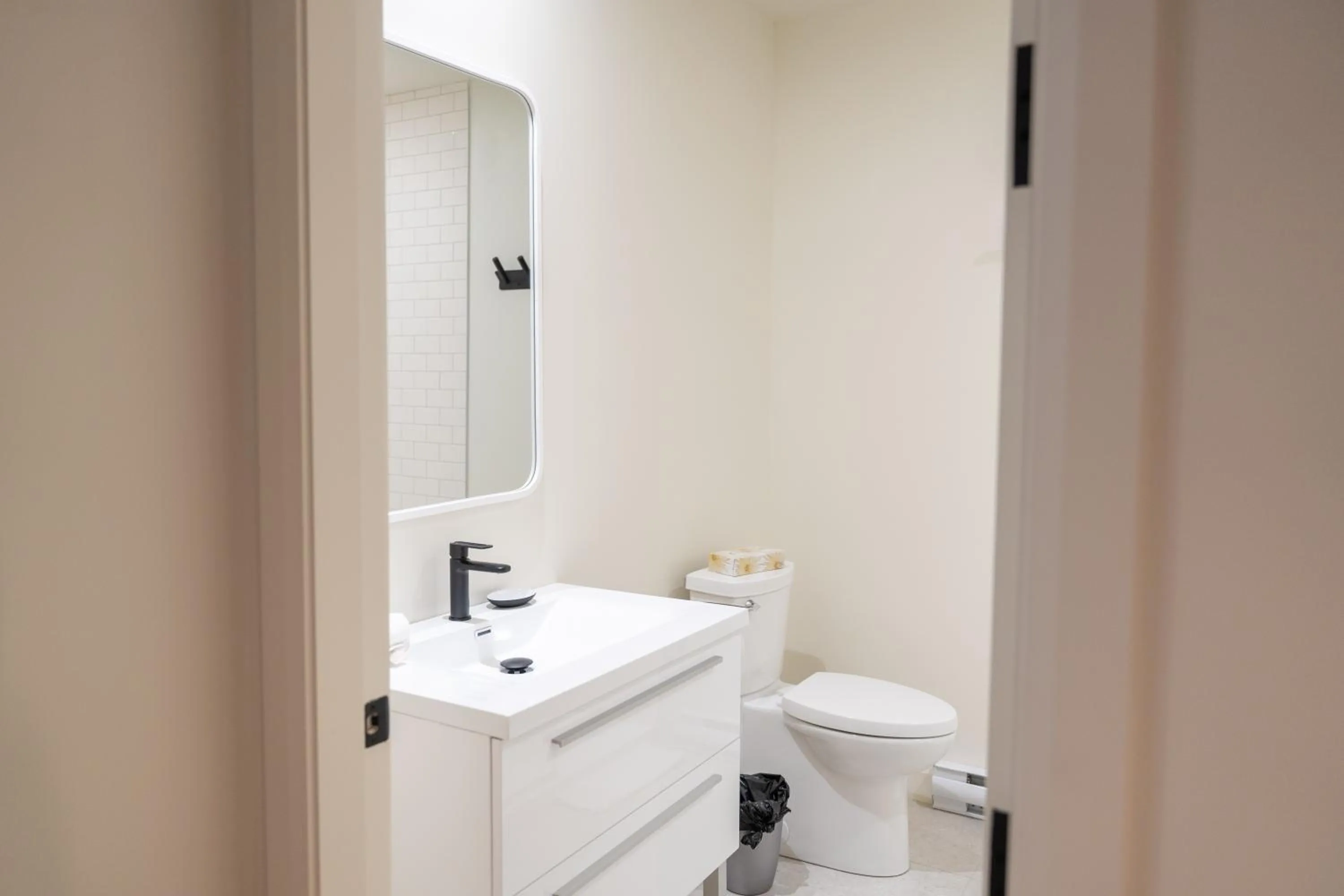 Toilet in Les Lofts de la Barricade - Par les Lofts Vieux-Québec