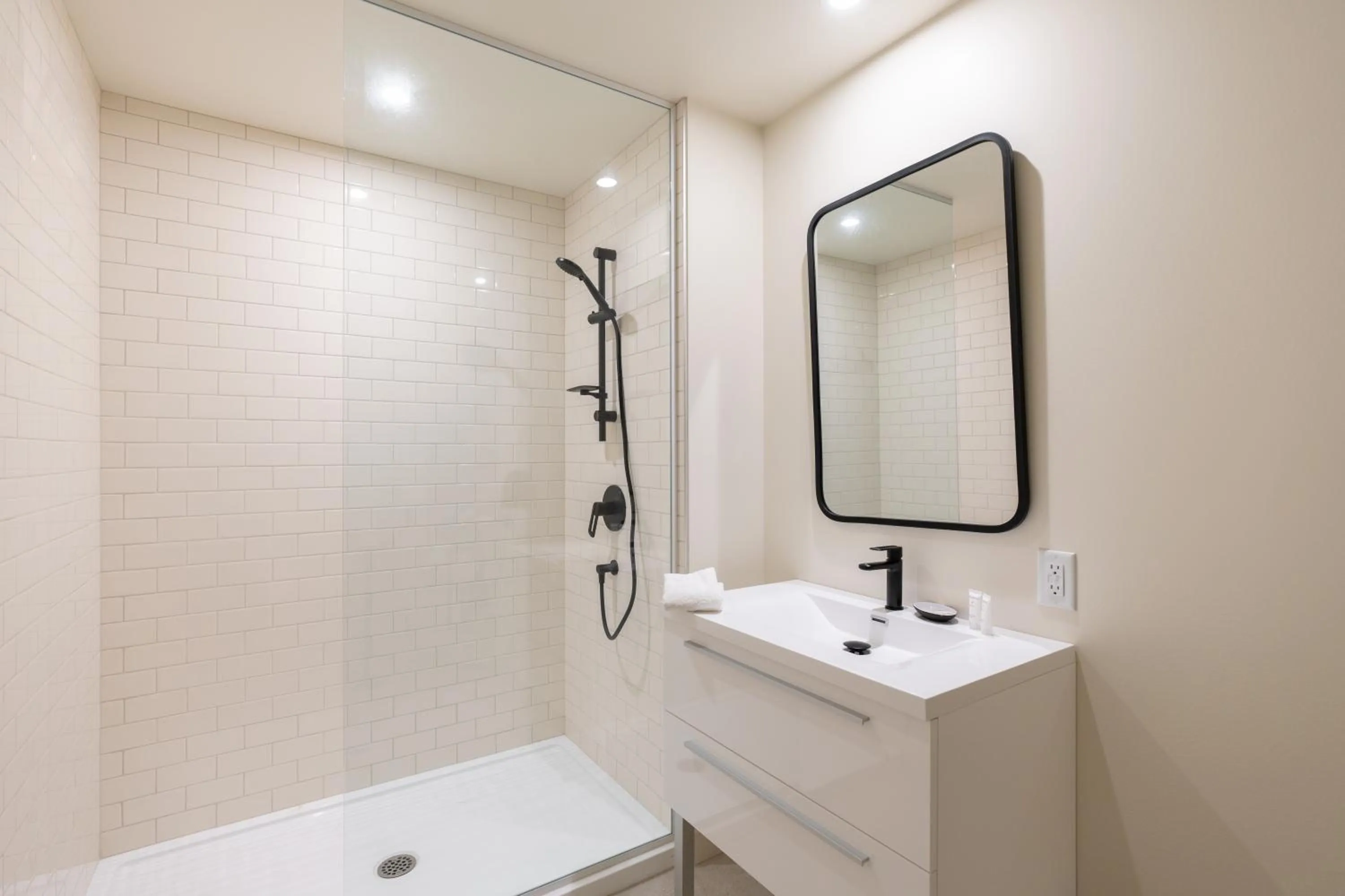 Shower in Les Lofts de la Barricade - Par les Lofts Vieux-Québec