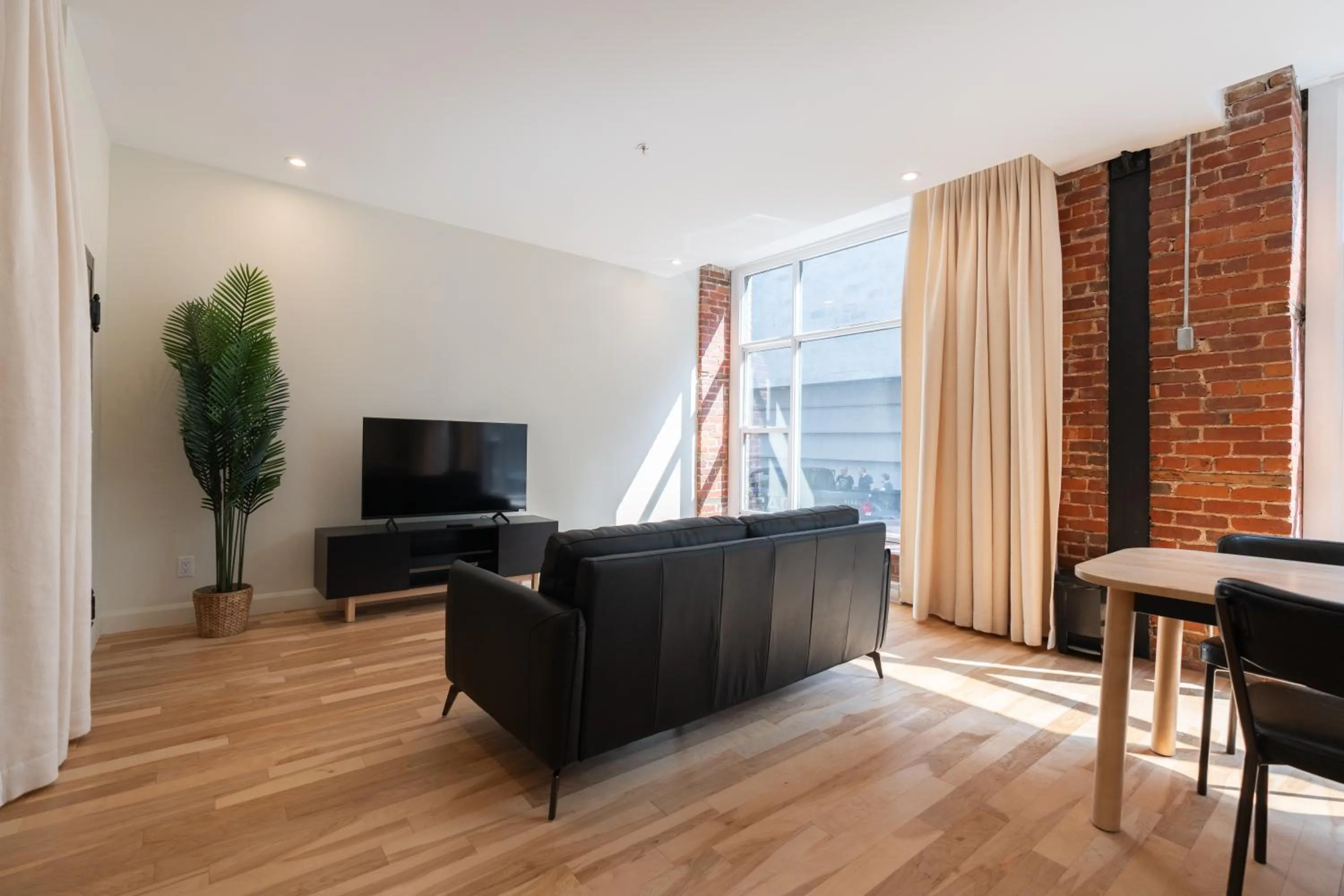 Communal lounge/ TV room in Les Lofts de la Barricade - Par les Lofts Vieux-Québec