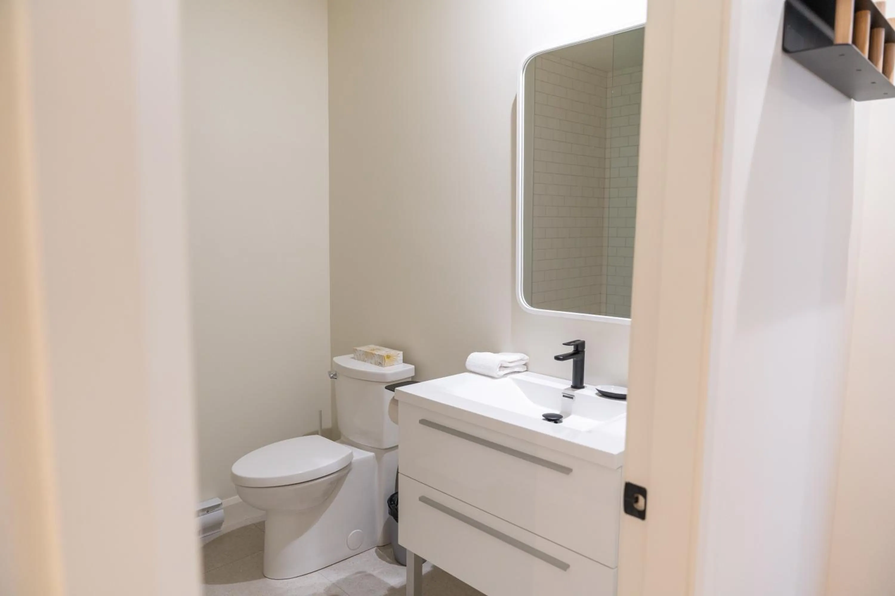 Toilet in Les Lofts de la Barricade - Par les Lofts Vieux-Québec