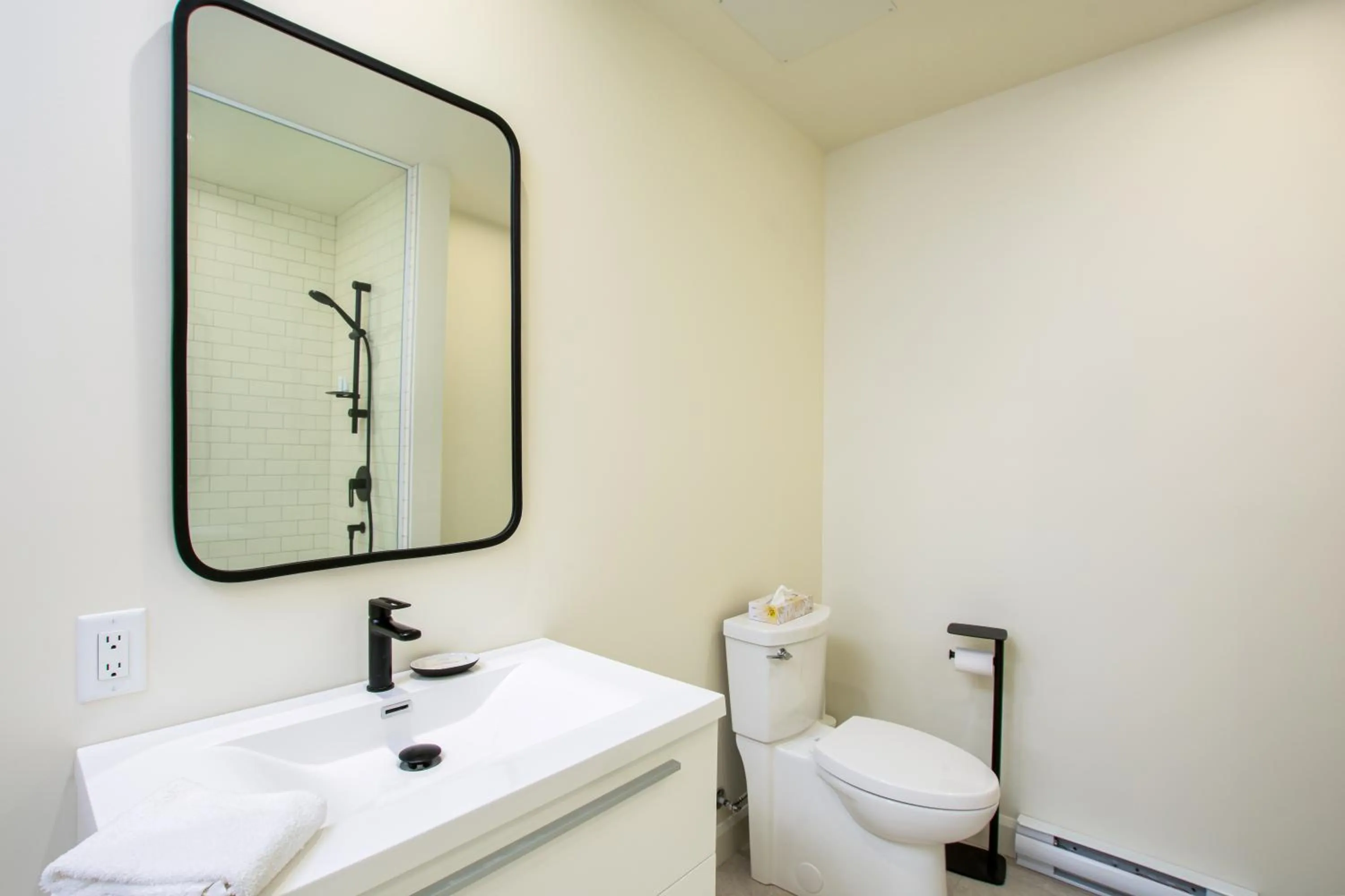 Toilet in Les Lofts de la Barricade - Par les Lofts Vieux-Québec