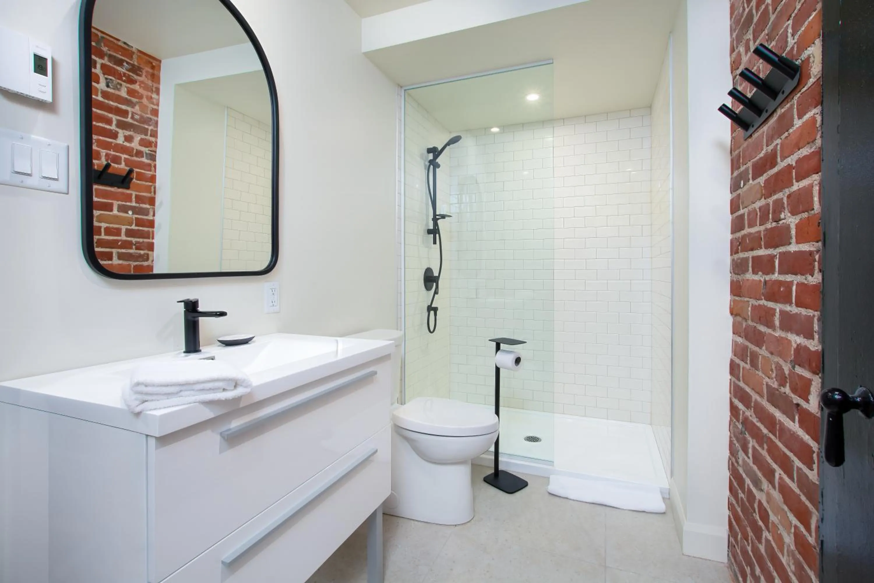 Shower in Les Lofts de la Barricade - Par les Lofts Vieux-Québec