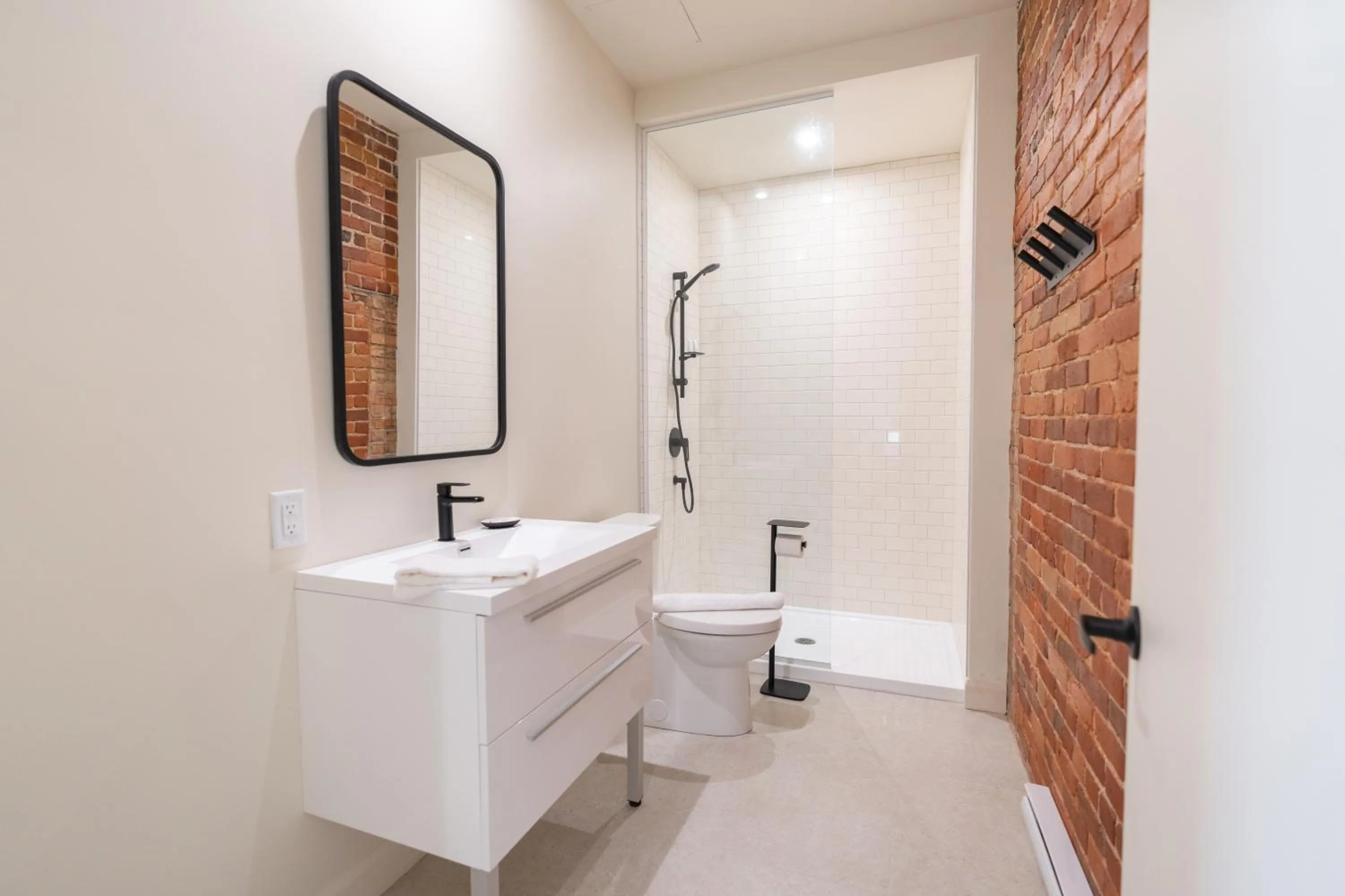 Shower in Les Lofts de la Barricade - Par les Lofts Vieux-Québec
