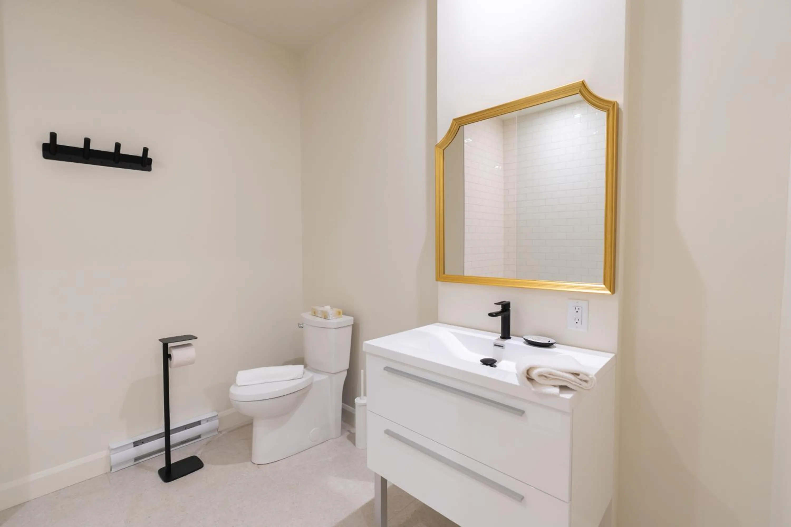 Toilet in Les Lofts de la Barricade - Par les Lofts Vieux-Québec