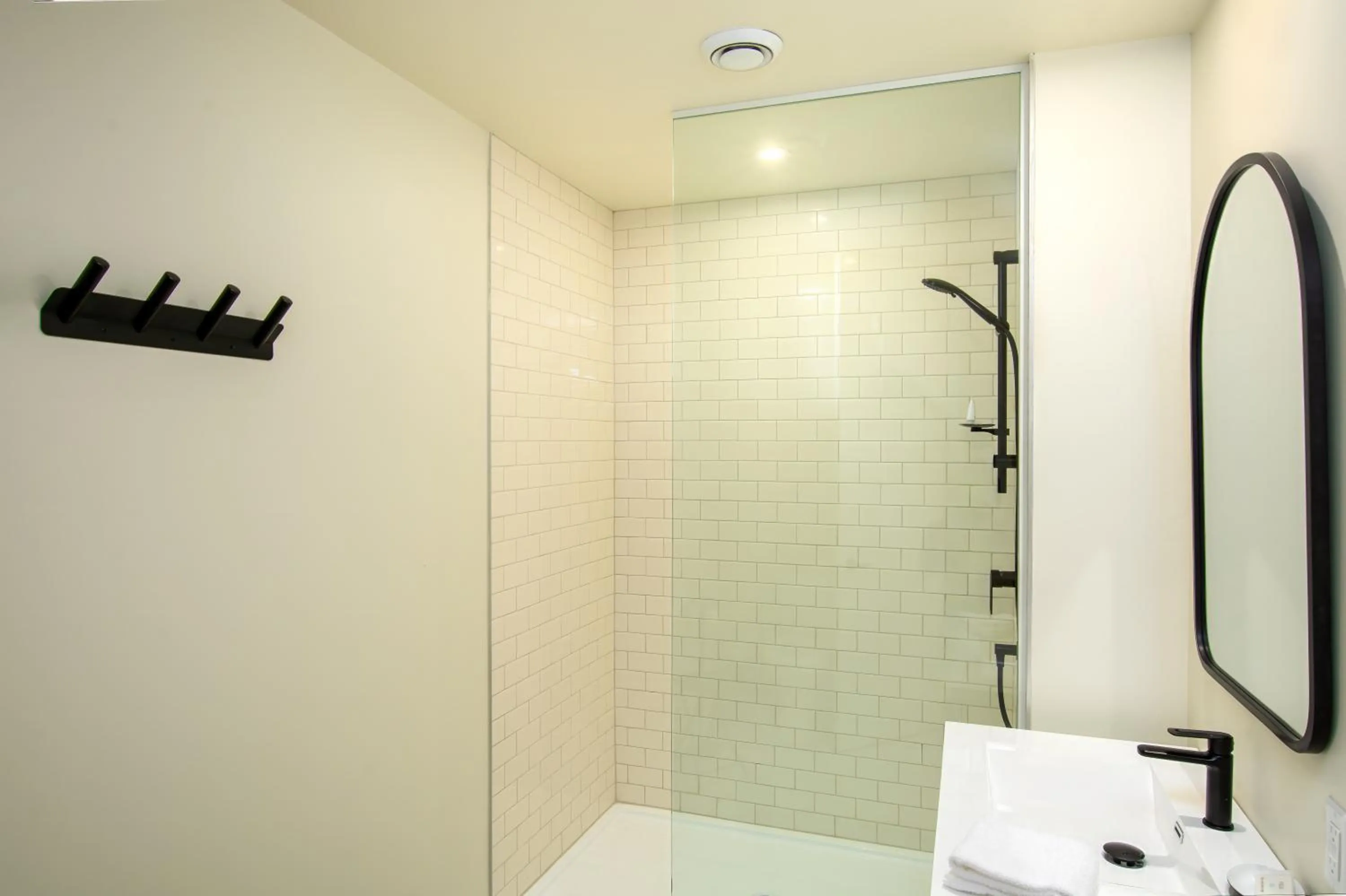 Shower in Les Lofts de la Barricade - Par les Lofts Vieux-Québec