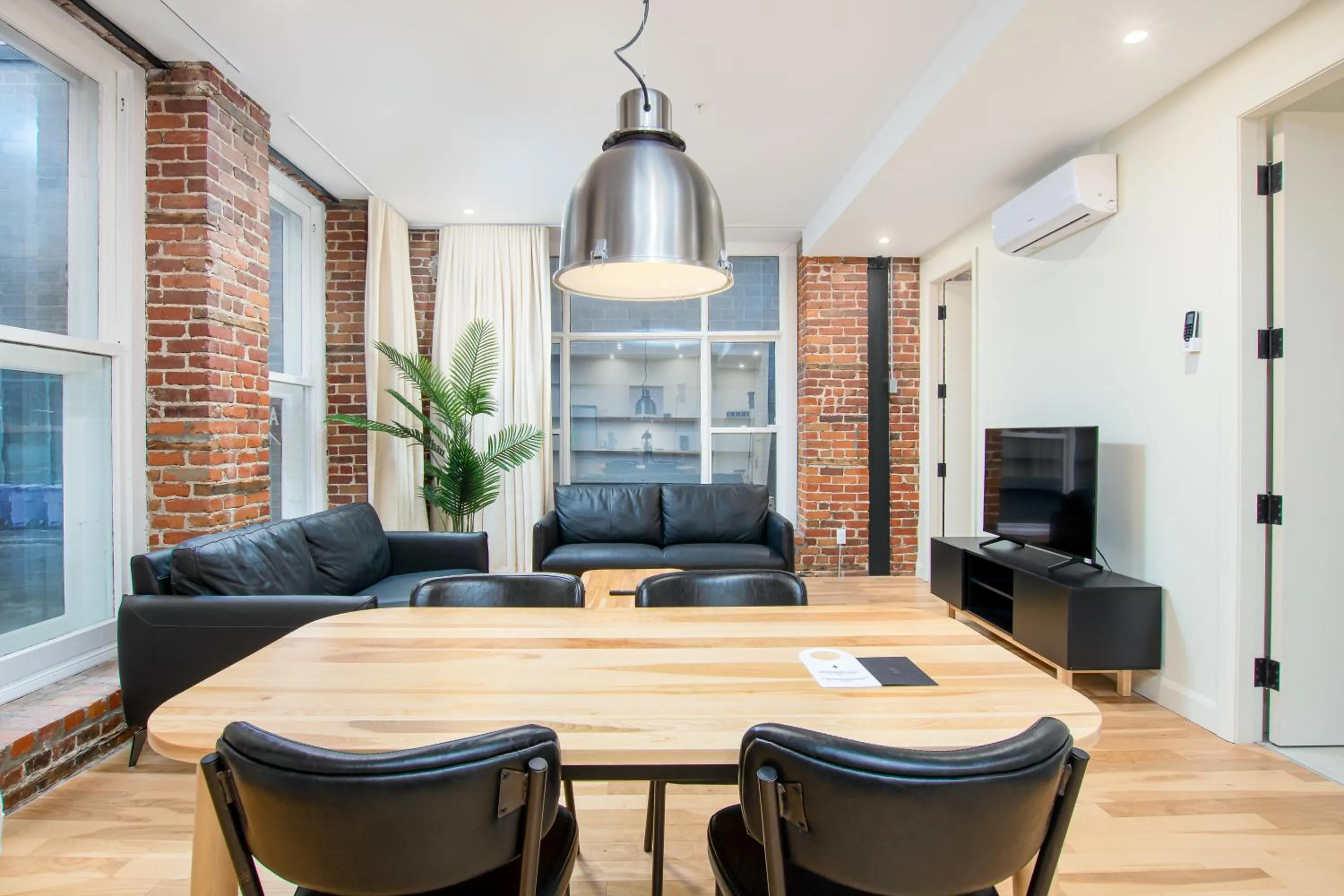 Communal lounge/ TV room in Les Lofts de la Barricade - Par les Lofts Vieux-Québec