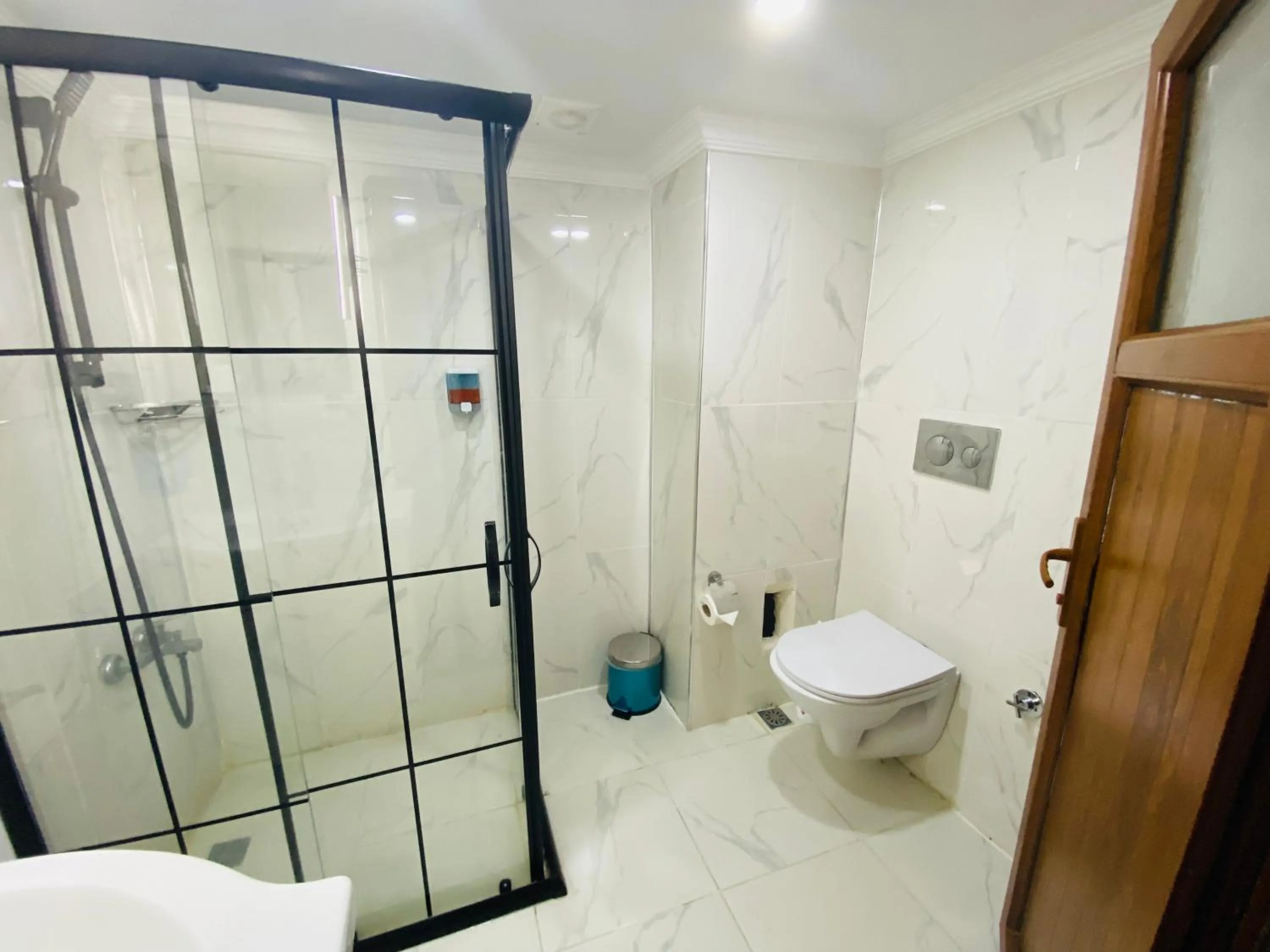 Shower in Stylish Hotel Old City