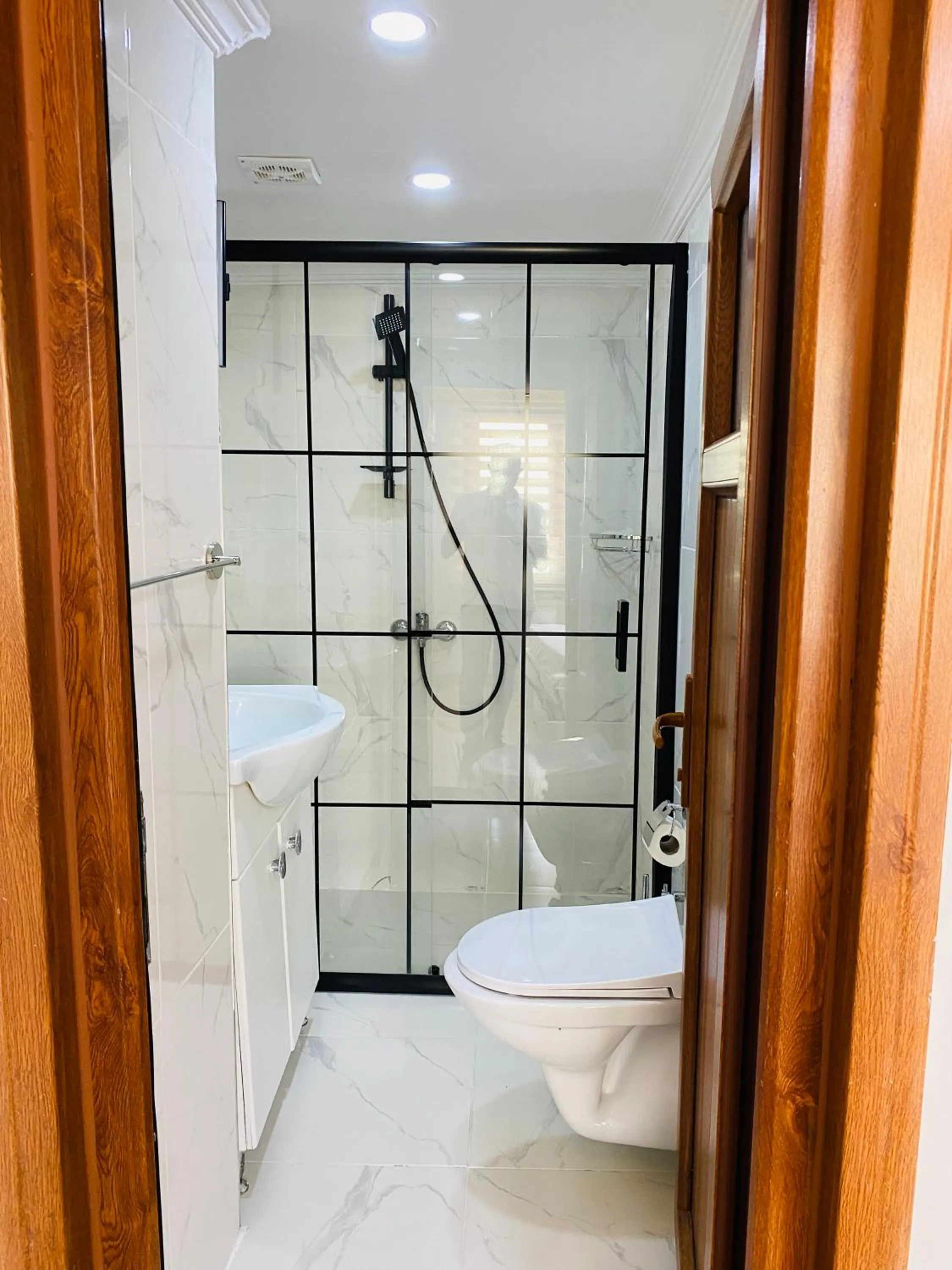 Shower in Stylish Hotel Old City