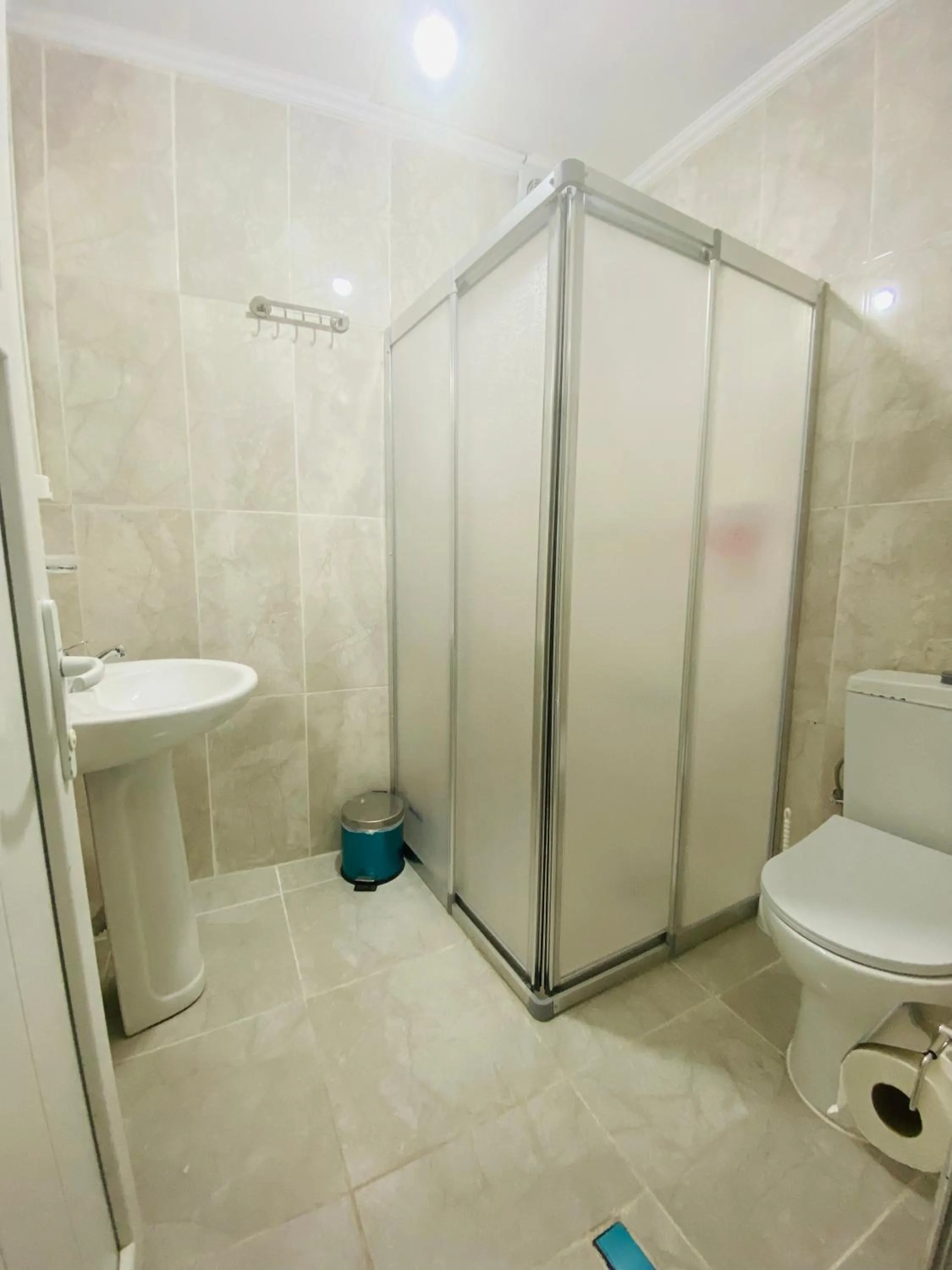 Shower in Stylish Hotel Old City