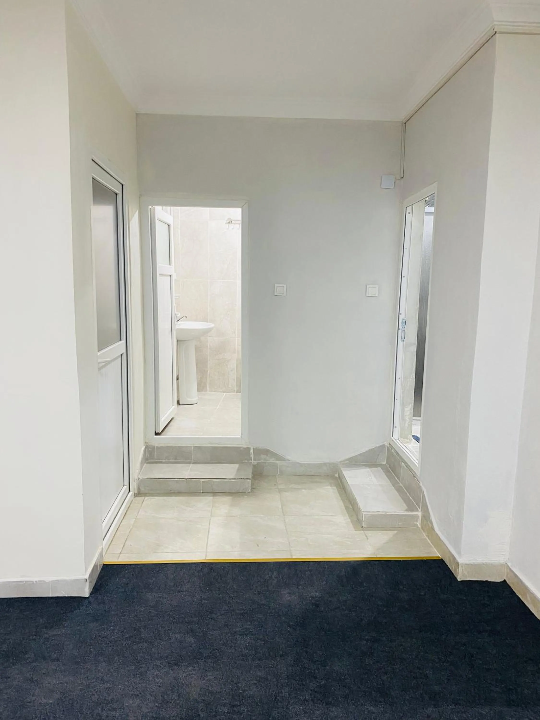 Shower in Stylish Hotel Old City