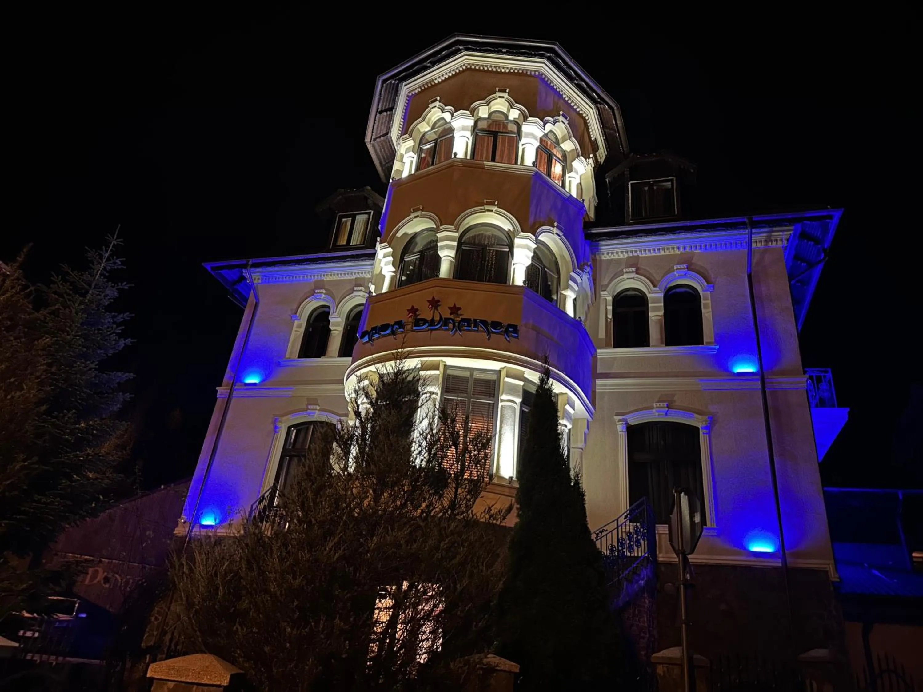 Casa Dunarea by Genco