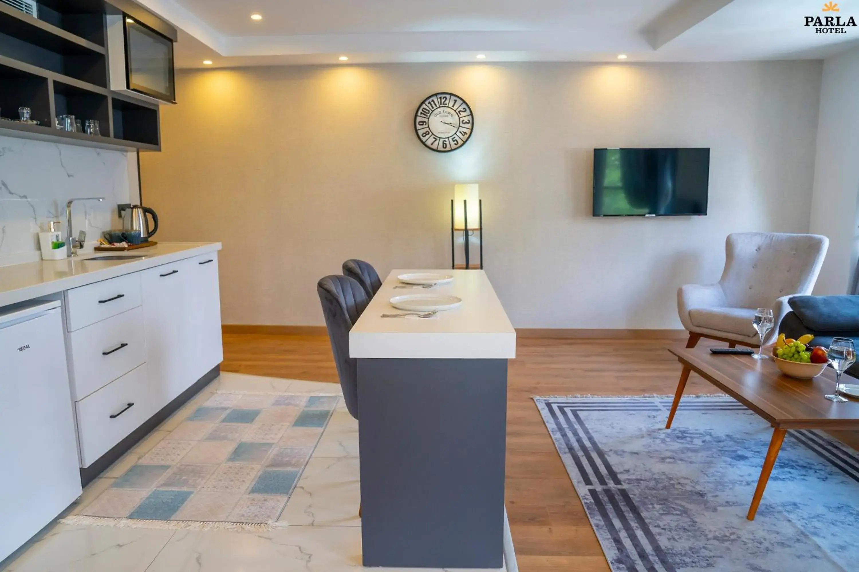 TV and multimedia in Parla Suite Hotel TV and multimedia in Parla Suite Hotel