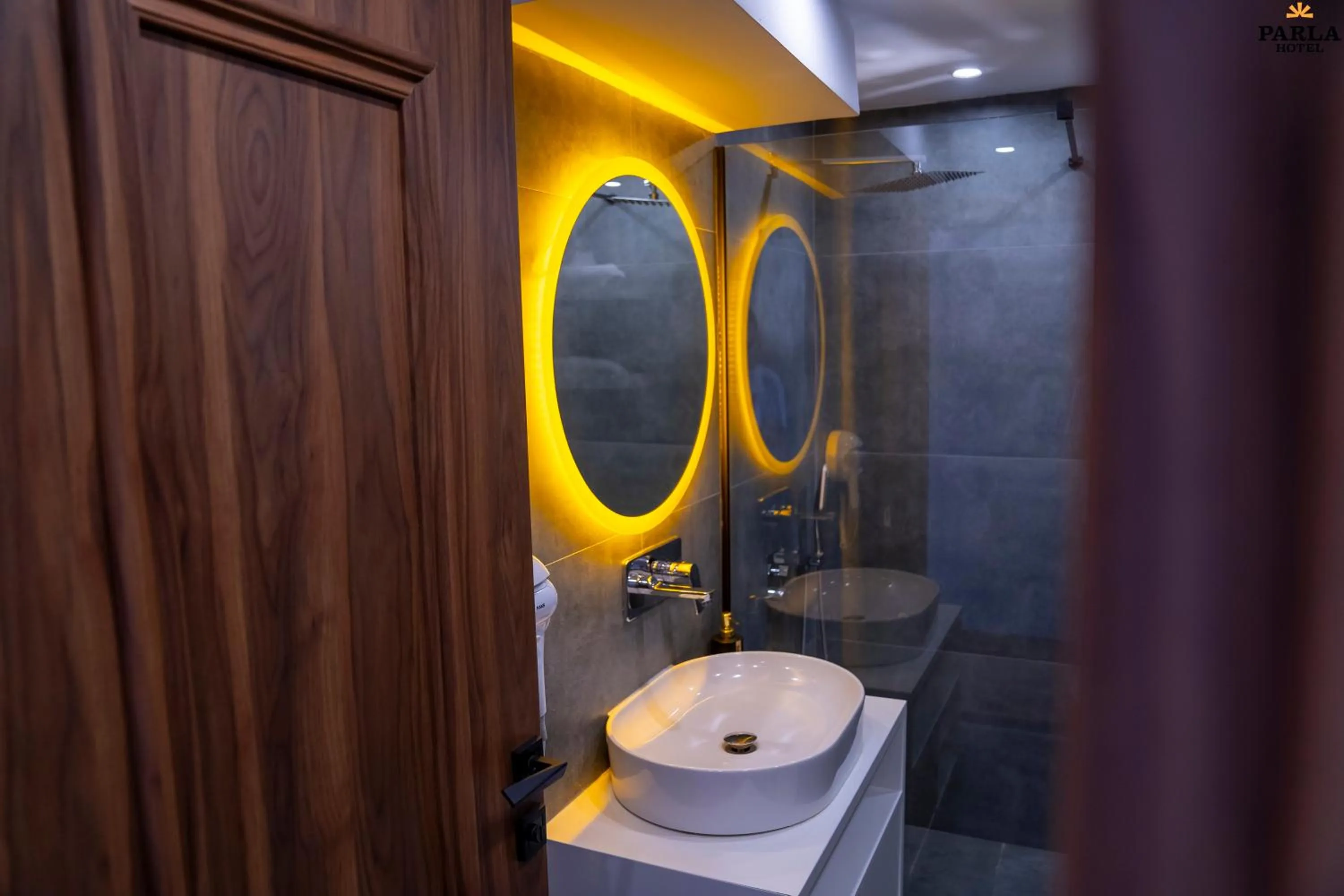 Shower in Parla Suite Hotel