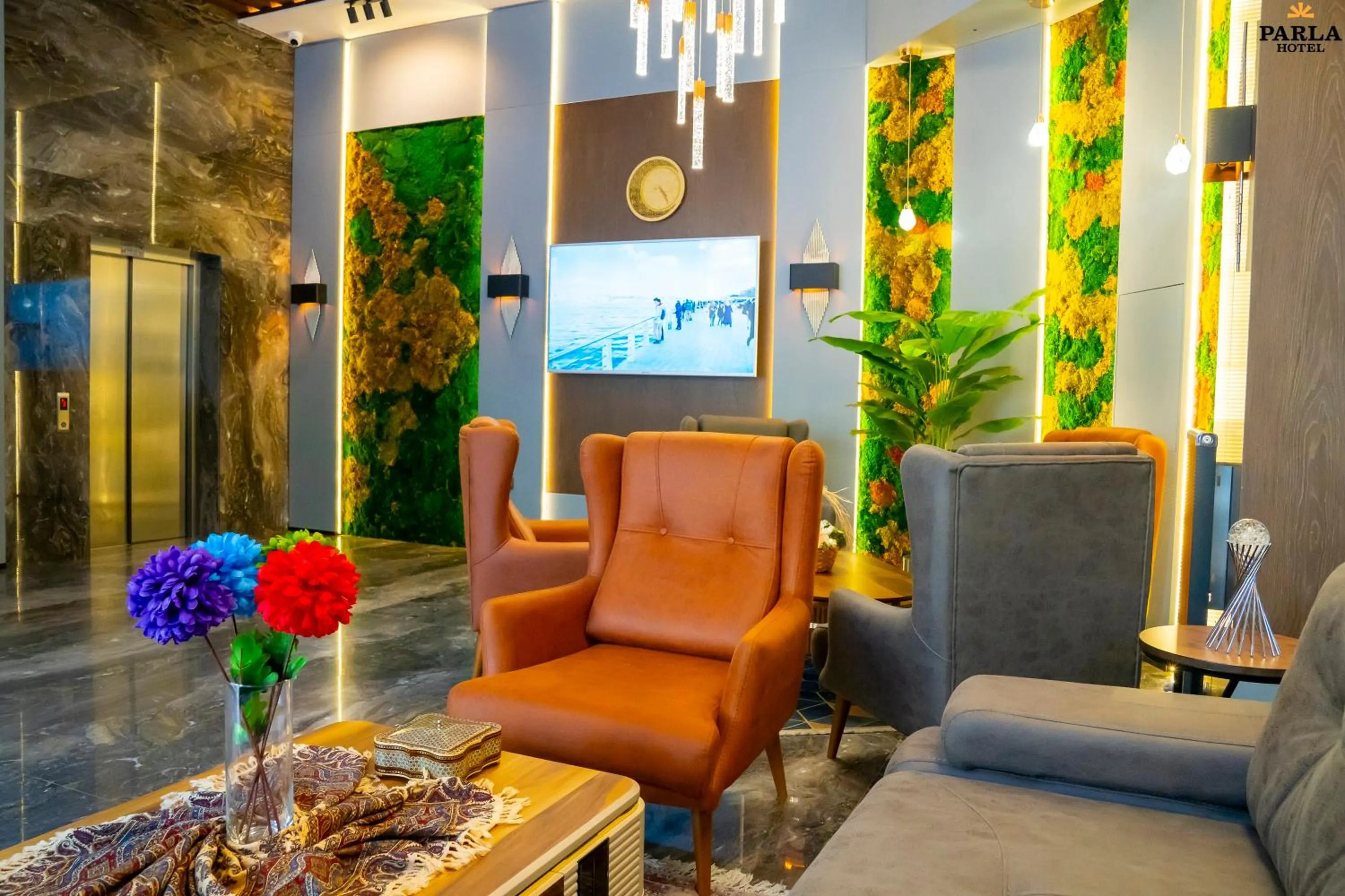 Seating area in Parla Suite Hotel