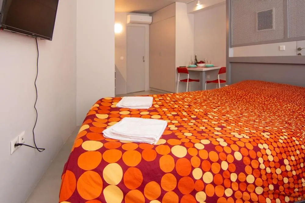 Red cosy studio in Athens center